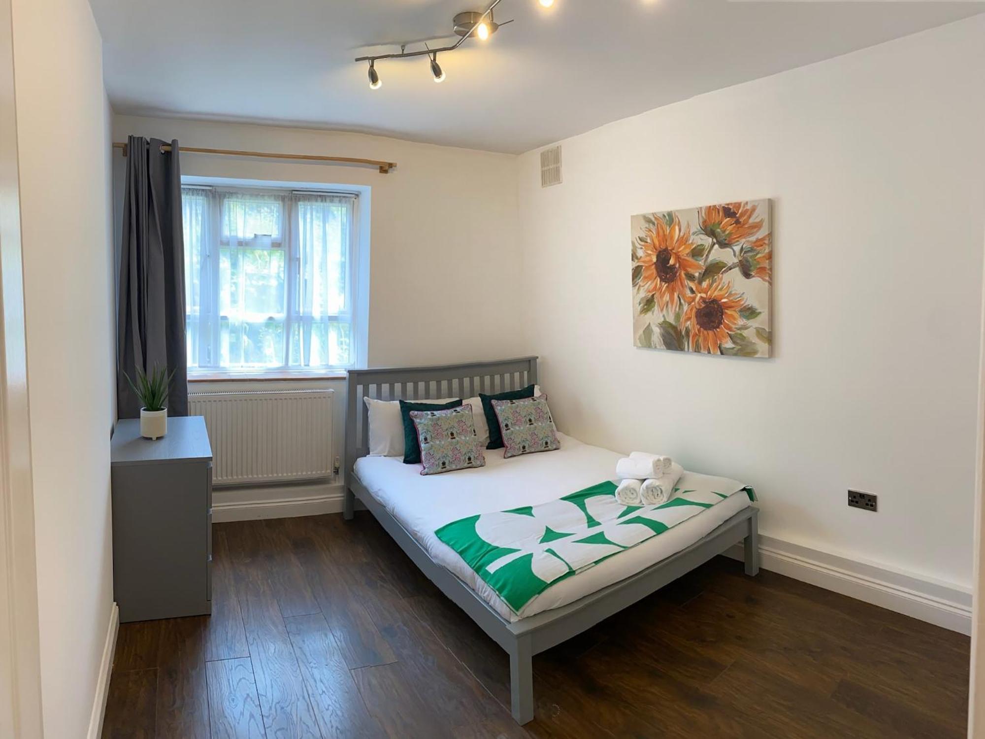 1-bed In - 2 Min Walk To Metro Apartment London
