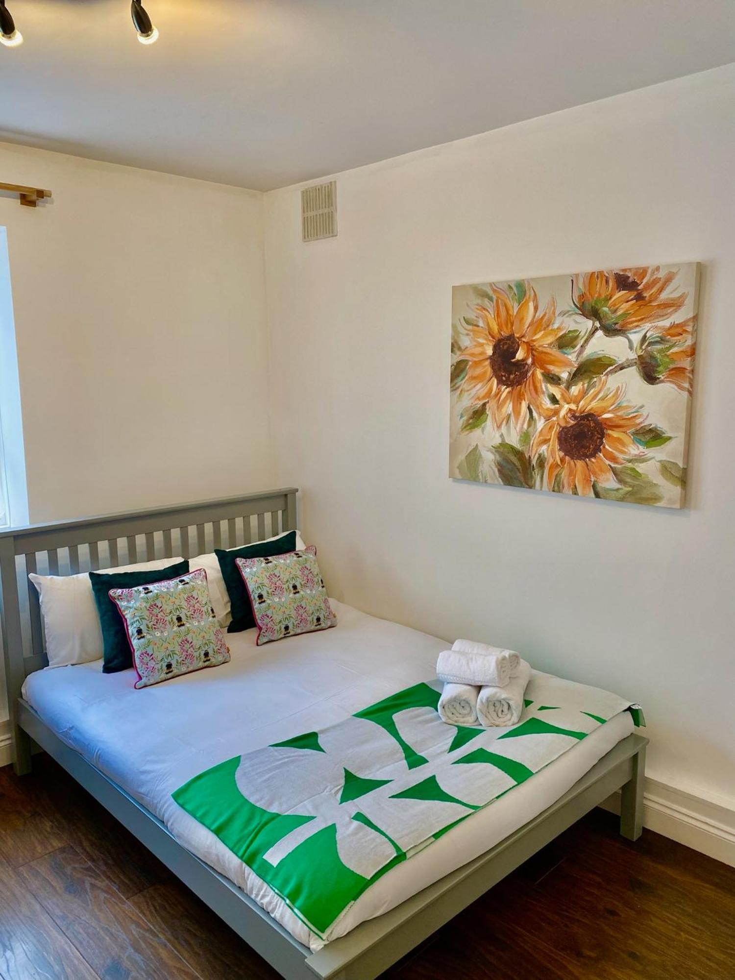 1-bed In - 2 Min Walk To Metro Apartment *