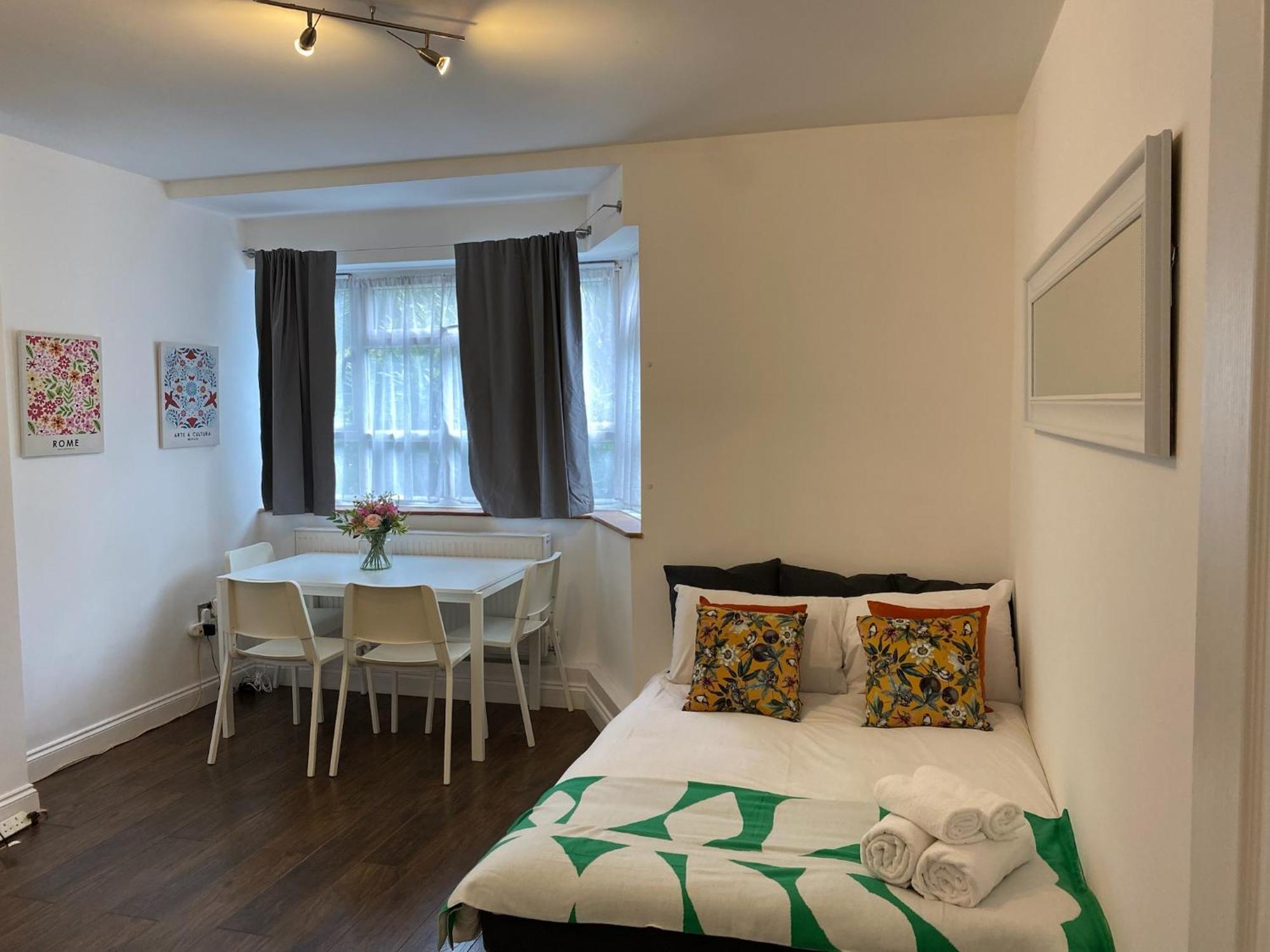1-bed In - 2 Min Walk To Metro *