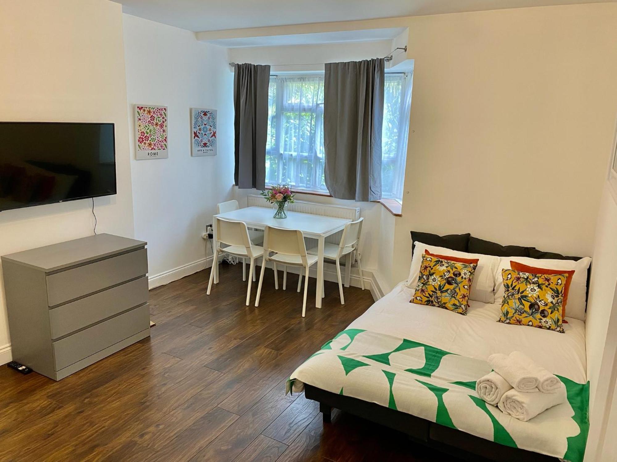 1-bed In - 2 Min Walk To Metro * London