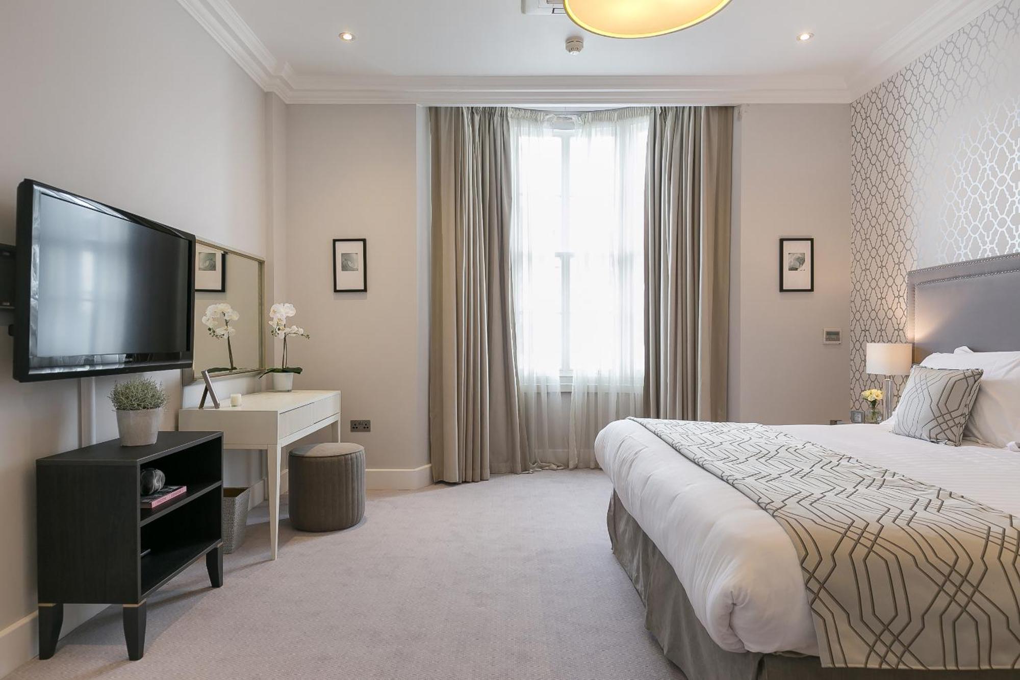 Chilworth Court Apartahotel 4*