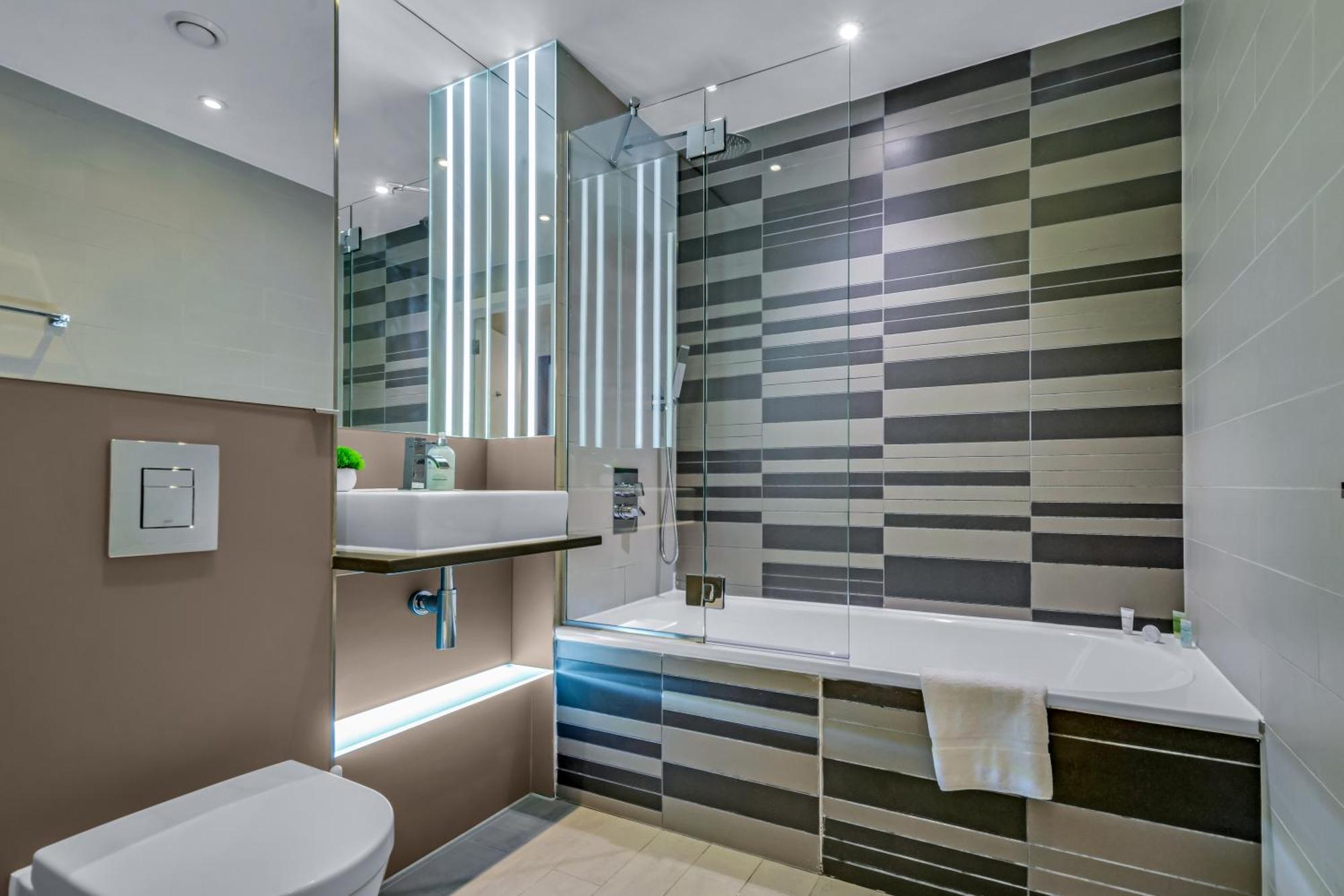 Mysquare Shoreditch High Street Apartment London