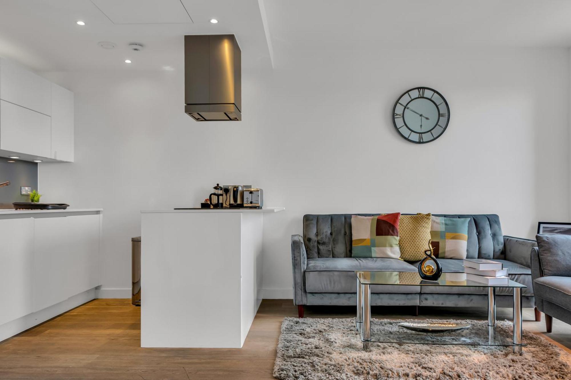 Mysquare Shoreditch High Street Apartment