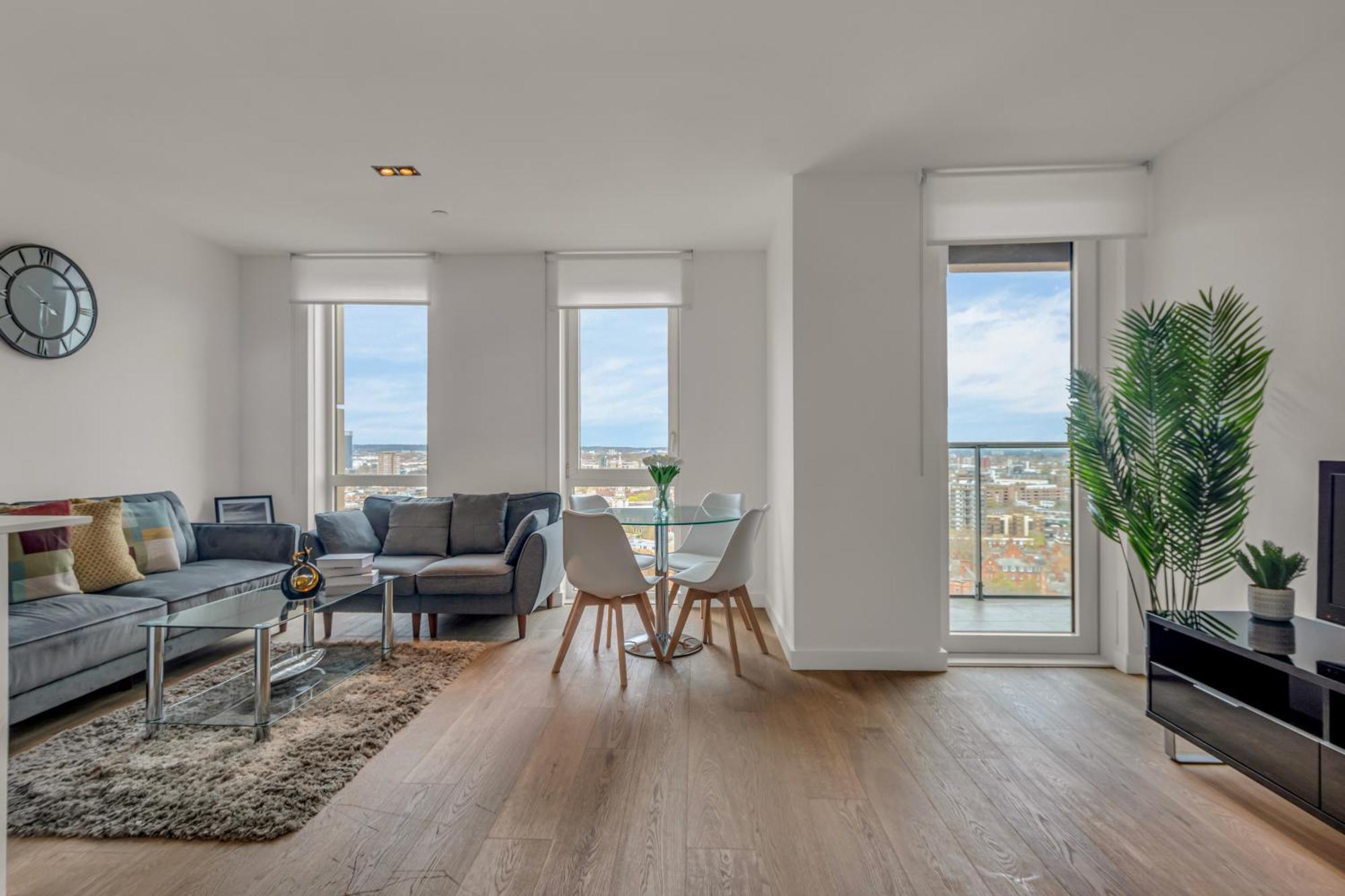 Mysquare Shoreditch High Street Apartment