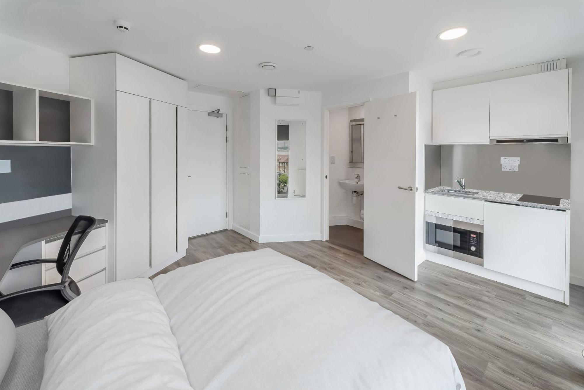 Contemporary At Chapter White In