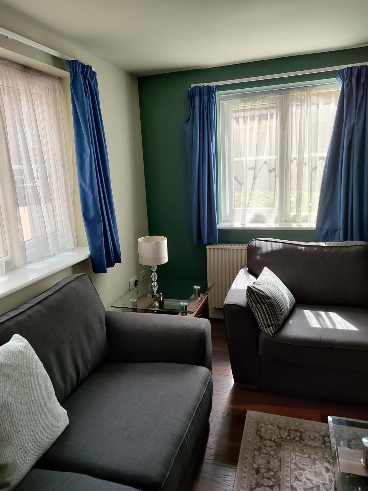 Comfortable Two Bedroom Modern Apartment *