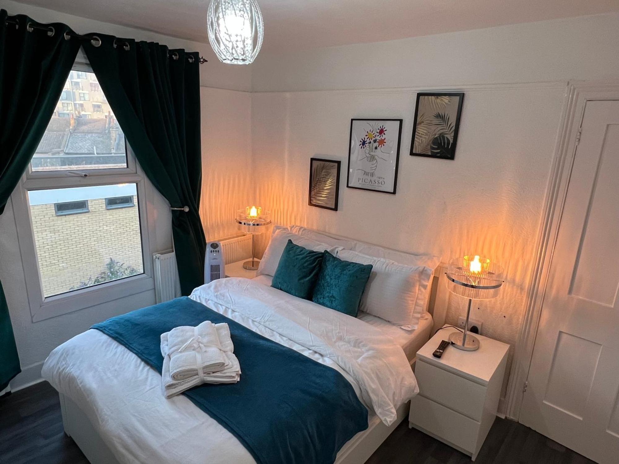 Luxury 1bed Holiday Flat-10 Minutes From Bridge & 3mins Walk To Lewisham Dlr
