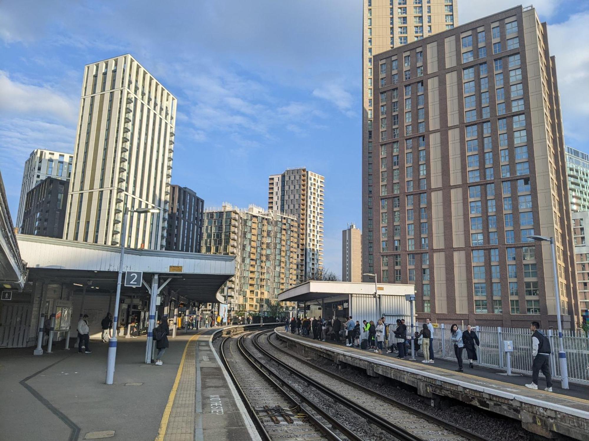 Luxury 1bed Holiday Flat-10 Minutes From Bridge & 3mins Walk To Lewisham Dlr Apartamento