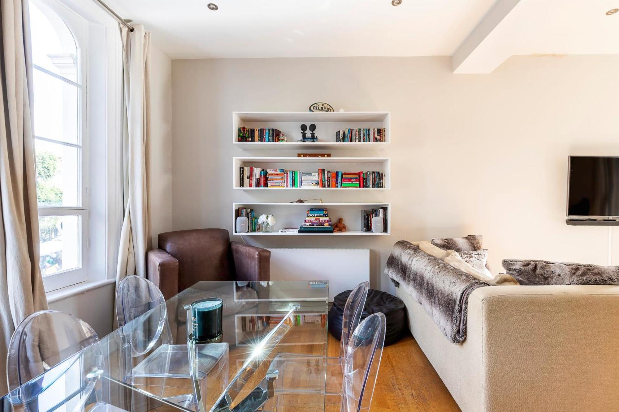 Charming Two Bed Maisonette In Notting Hill Apartment