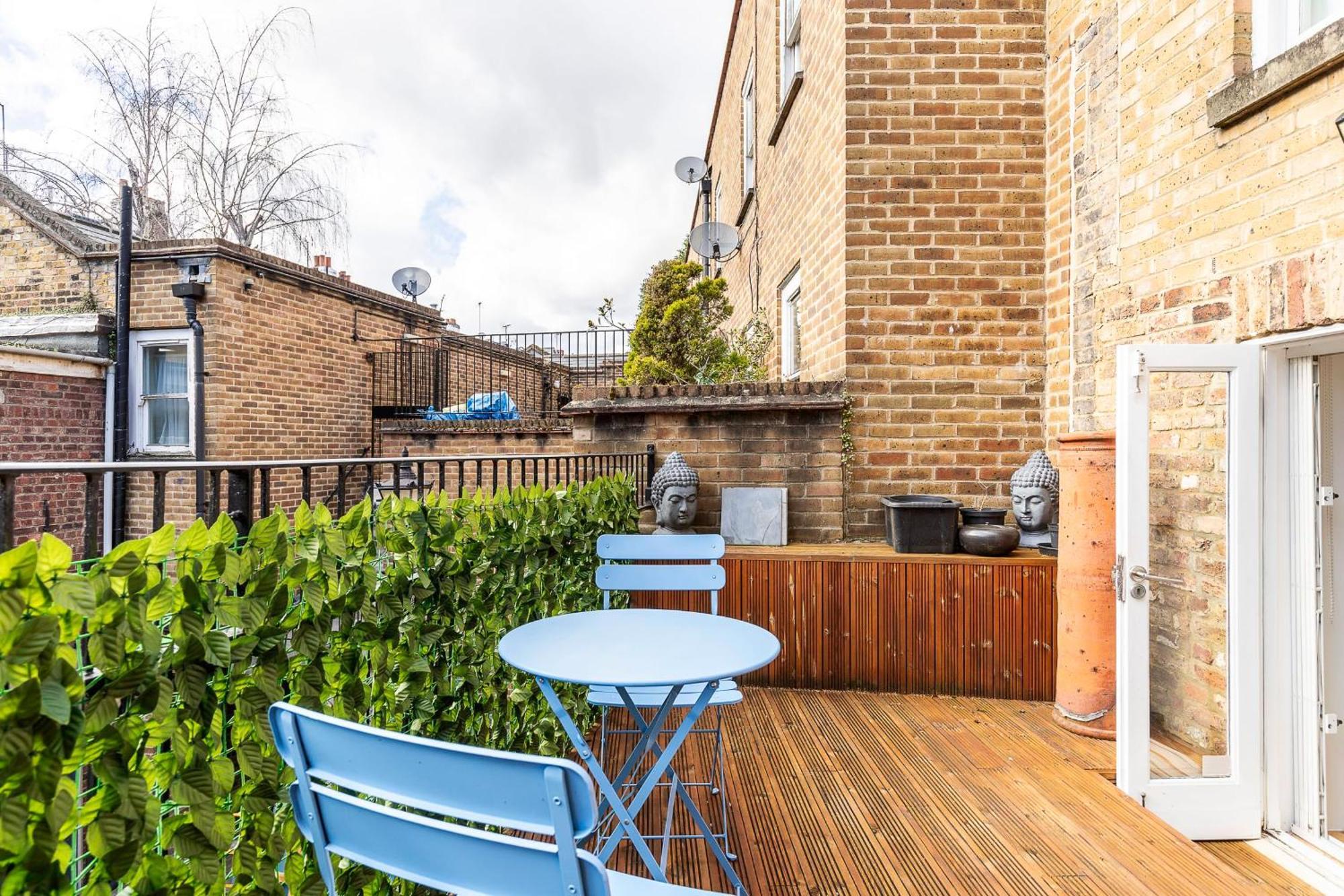Charming Two Bed Maisonette In Notting Hill Apartment London