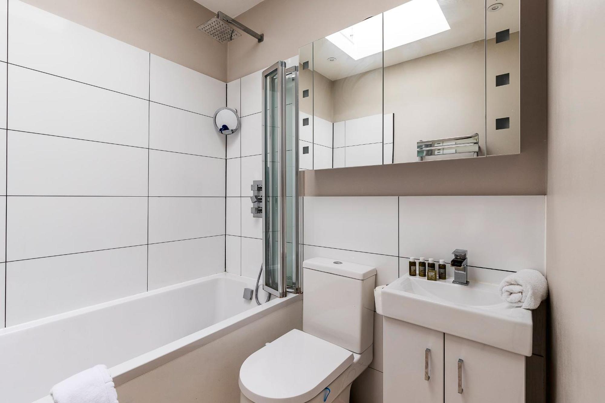 Charming Two Bed Maisonette In Notting Hill Apartment *