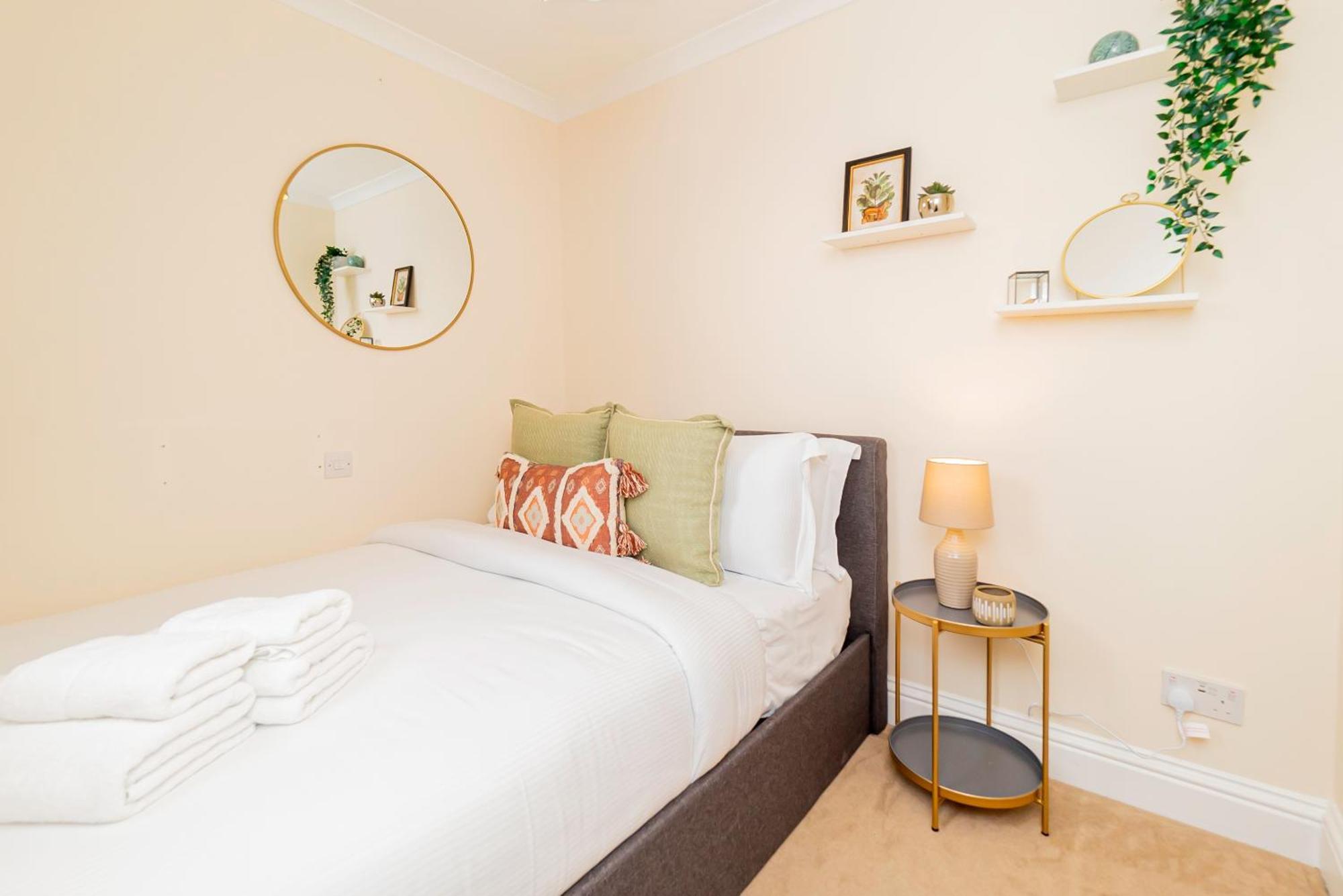 Battersea 2-bedroom Top-floor With Cozy Balcony *