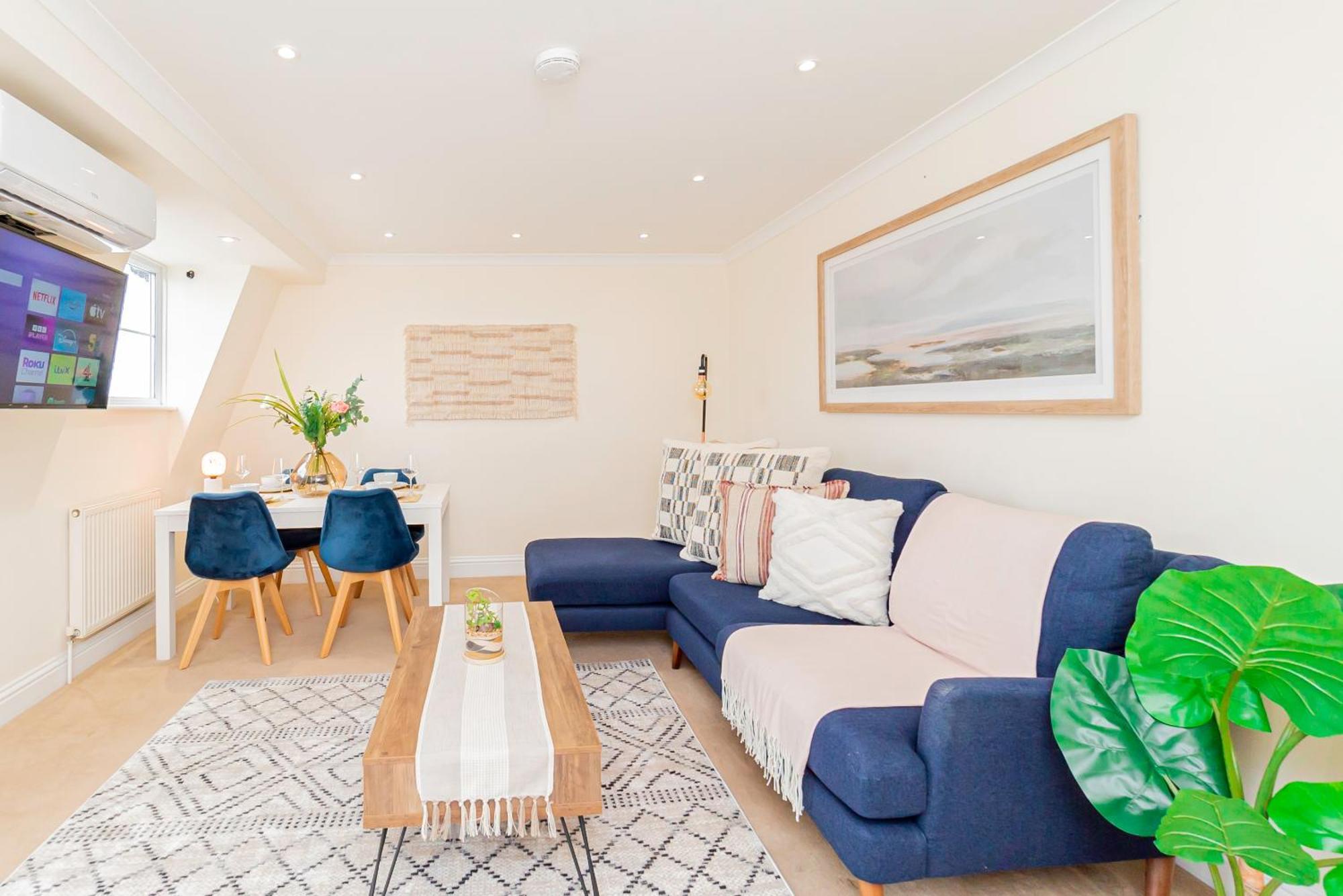 Battersea 2-bedroom Top-floor With Cozy Balcony Apartment London