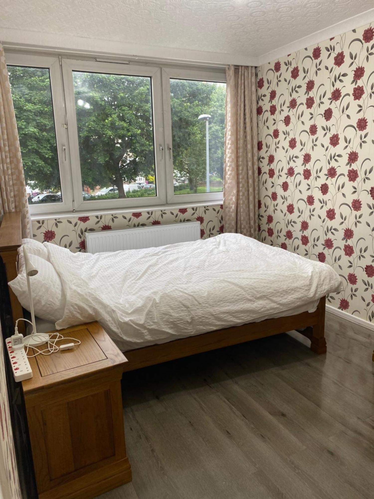 Luxury 3 Bedroom Flat With Garden * Londen