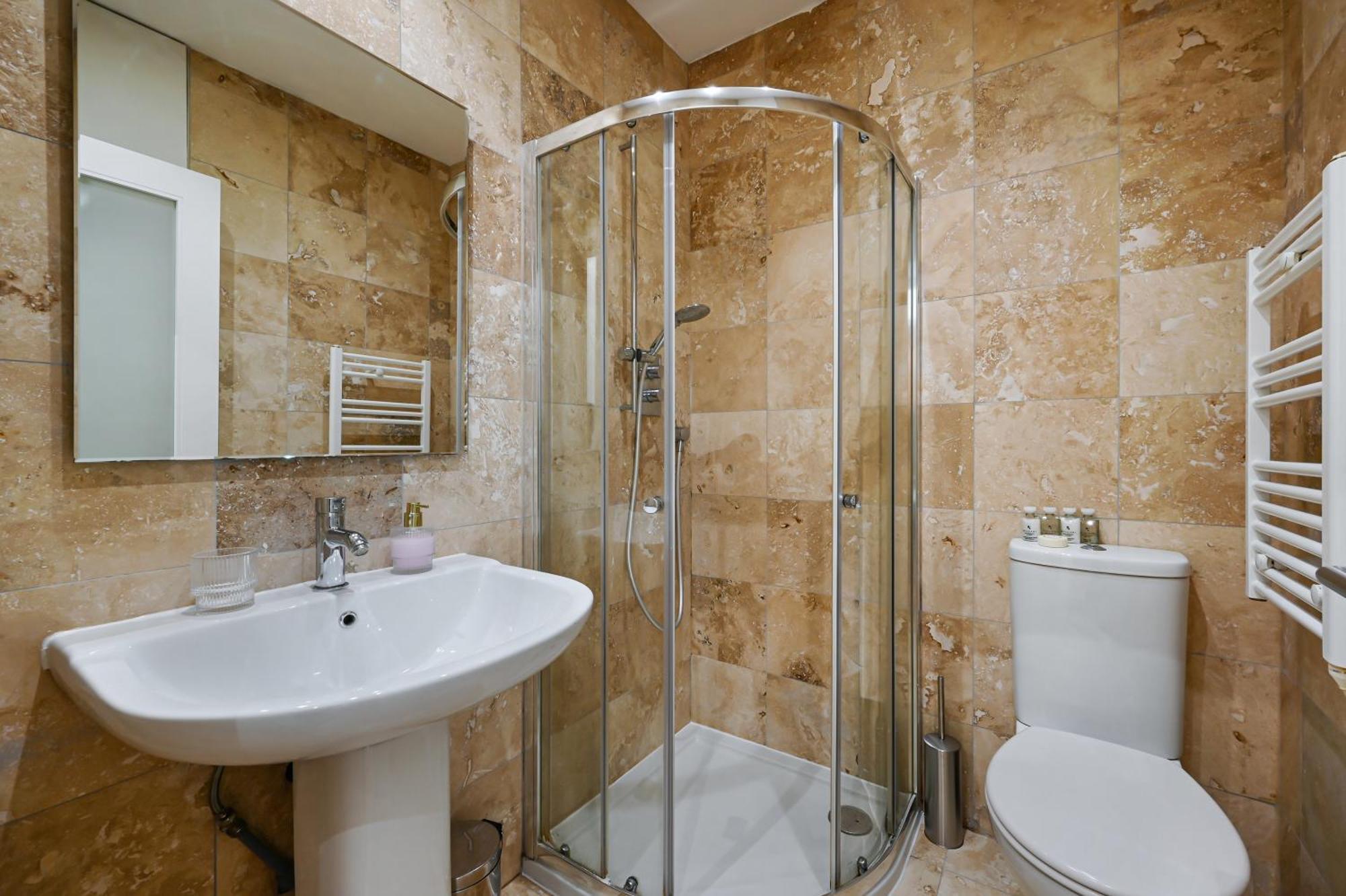 Avari - Gray's Collection Apartamento