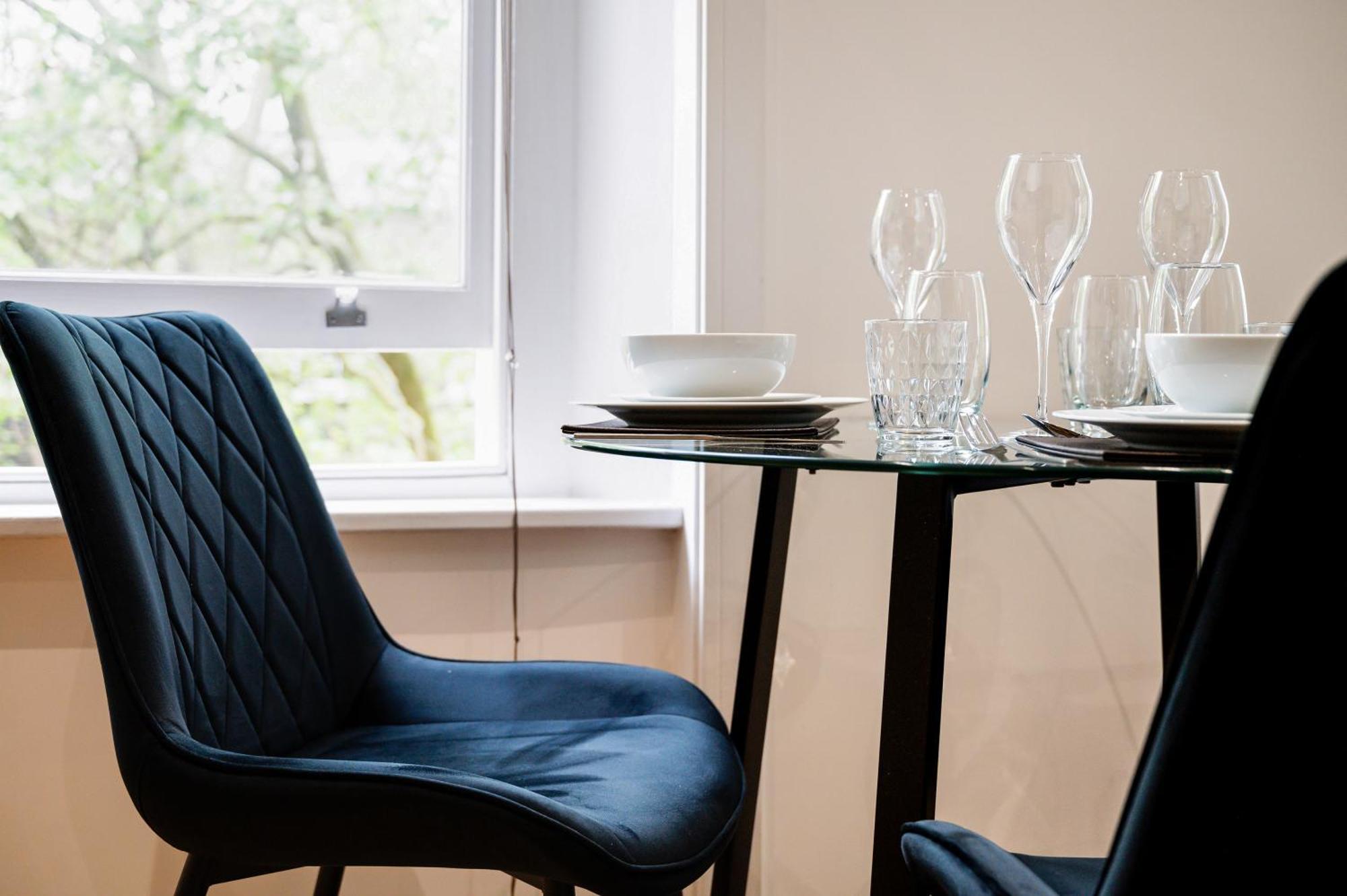 Avari - Gray's Collection Apartment *