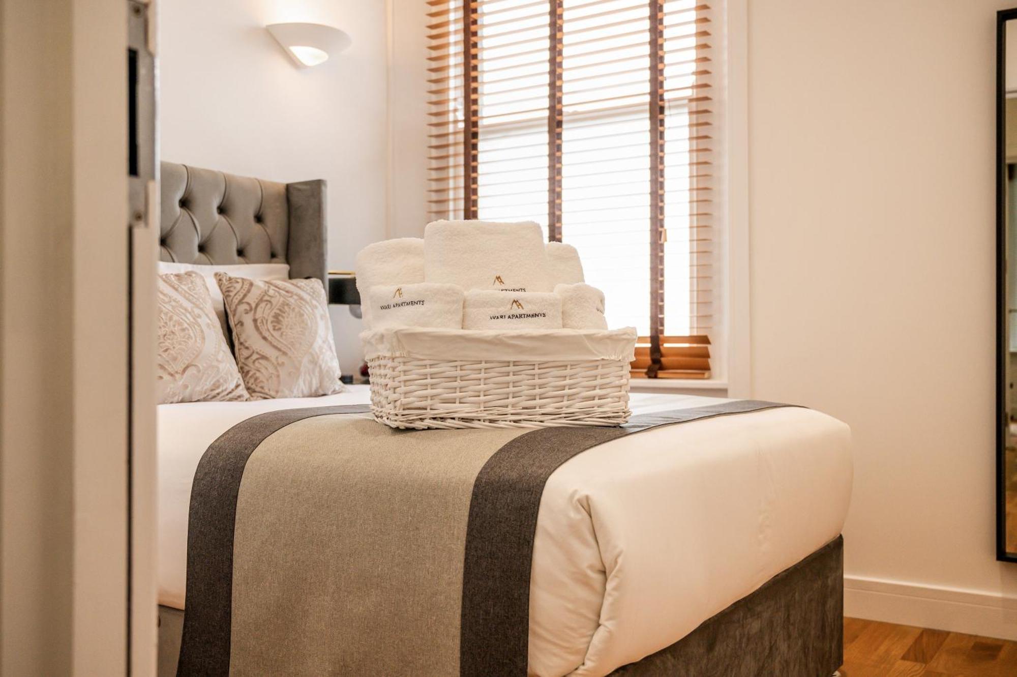 Avari - Gray's Collection Apartment