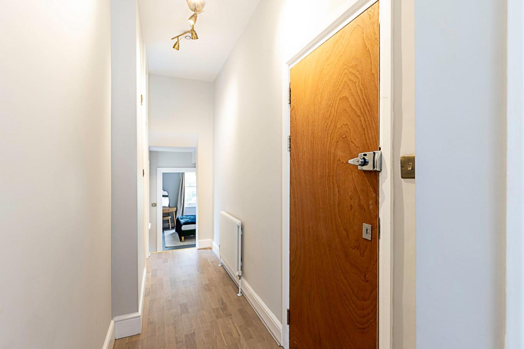 Lovely Bishops Park Flat * London
