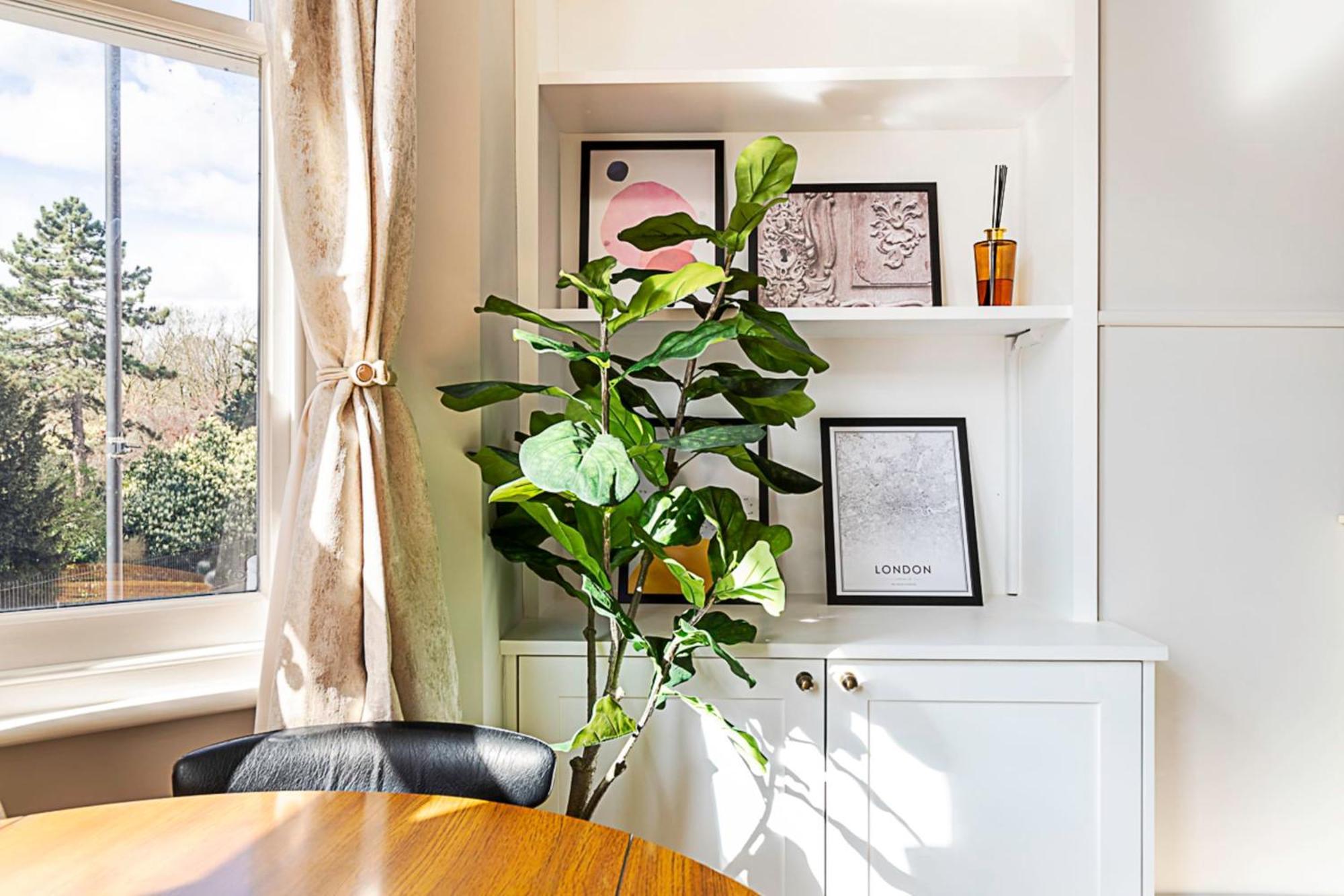 Lovely Bishops Park Flat * London