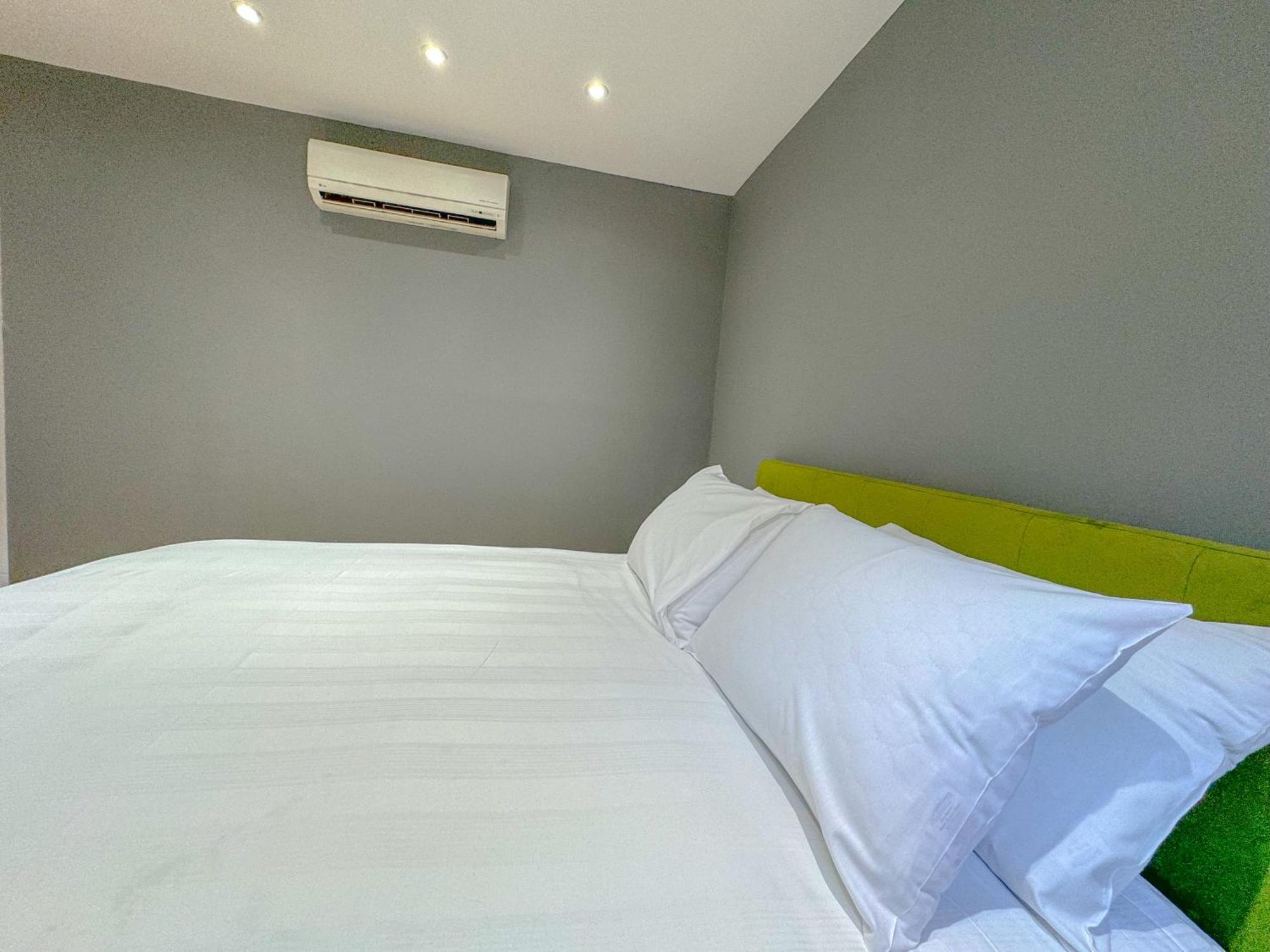 Mayfair Residences Apartment *