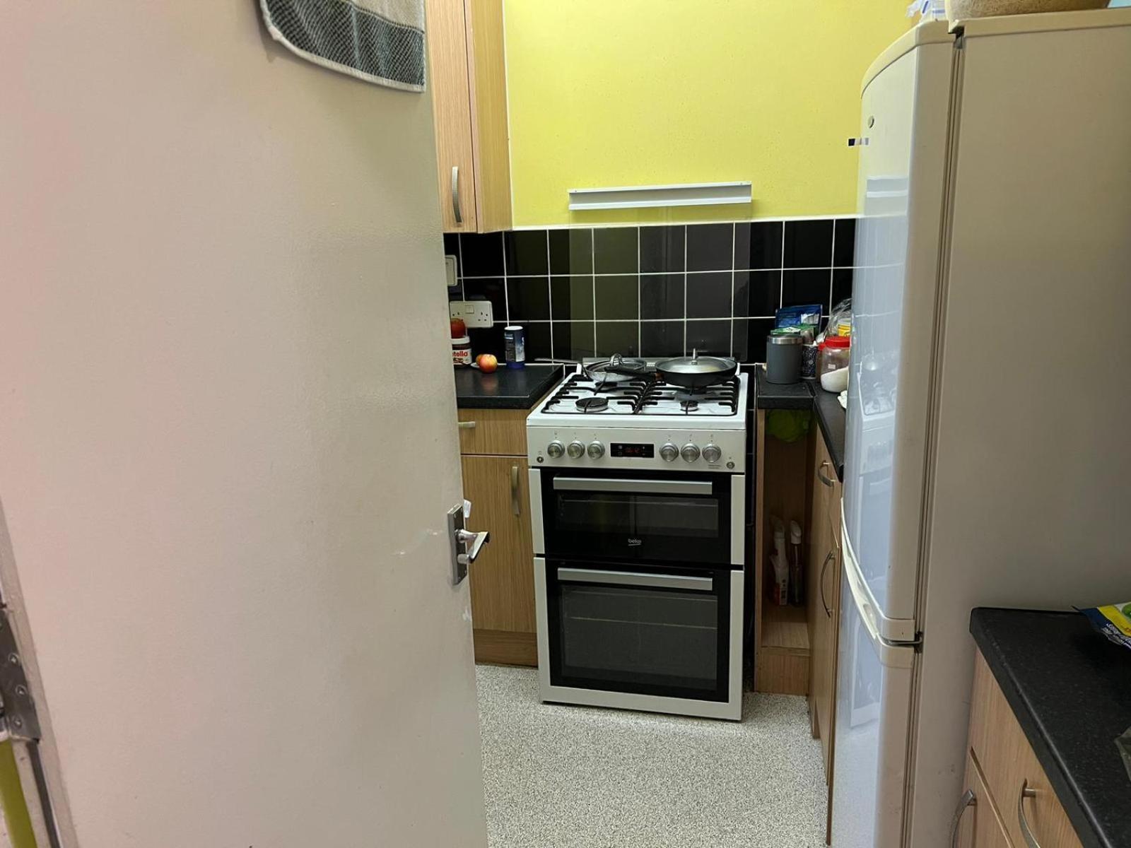 Homestay Live In White London