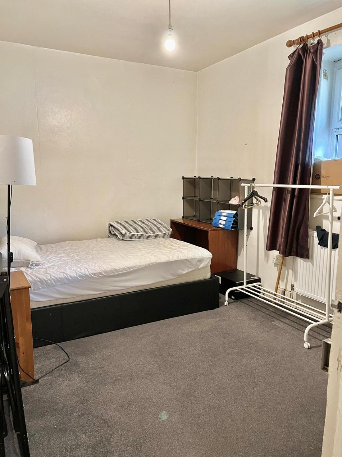 Homestay Live In White London