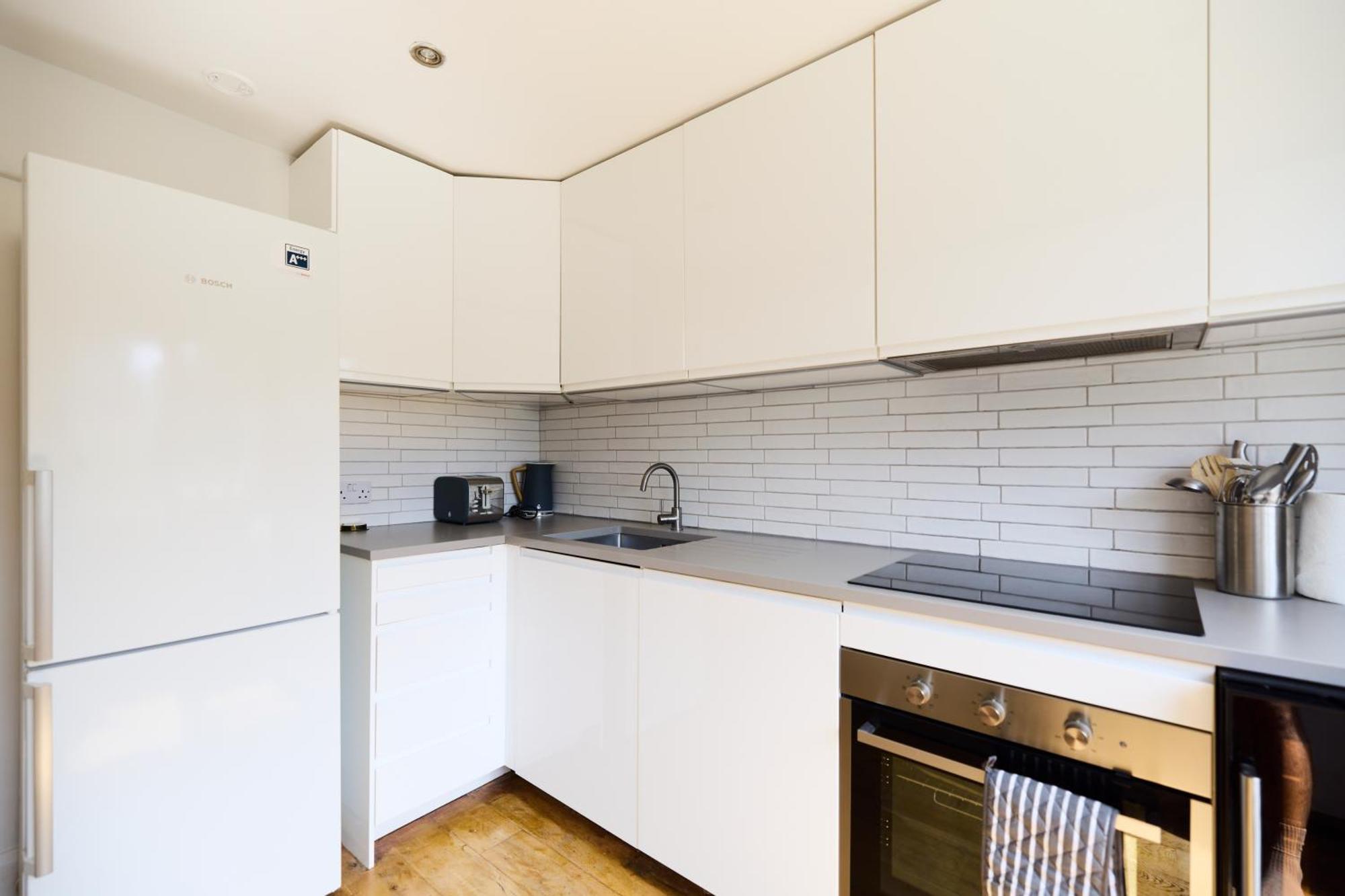 The Waterlow Park Wonder - Trendy 2bdr With Study And Patio Appartement