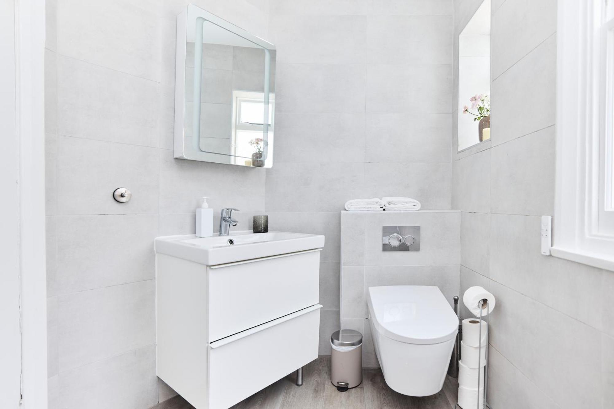 The Waterlow Park Wonder - Trendy 2bdr With Study And Patio *