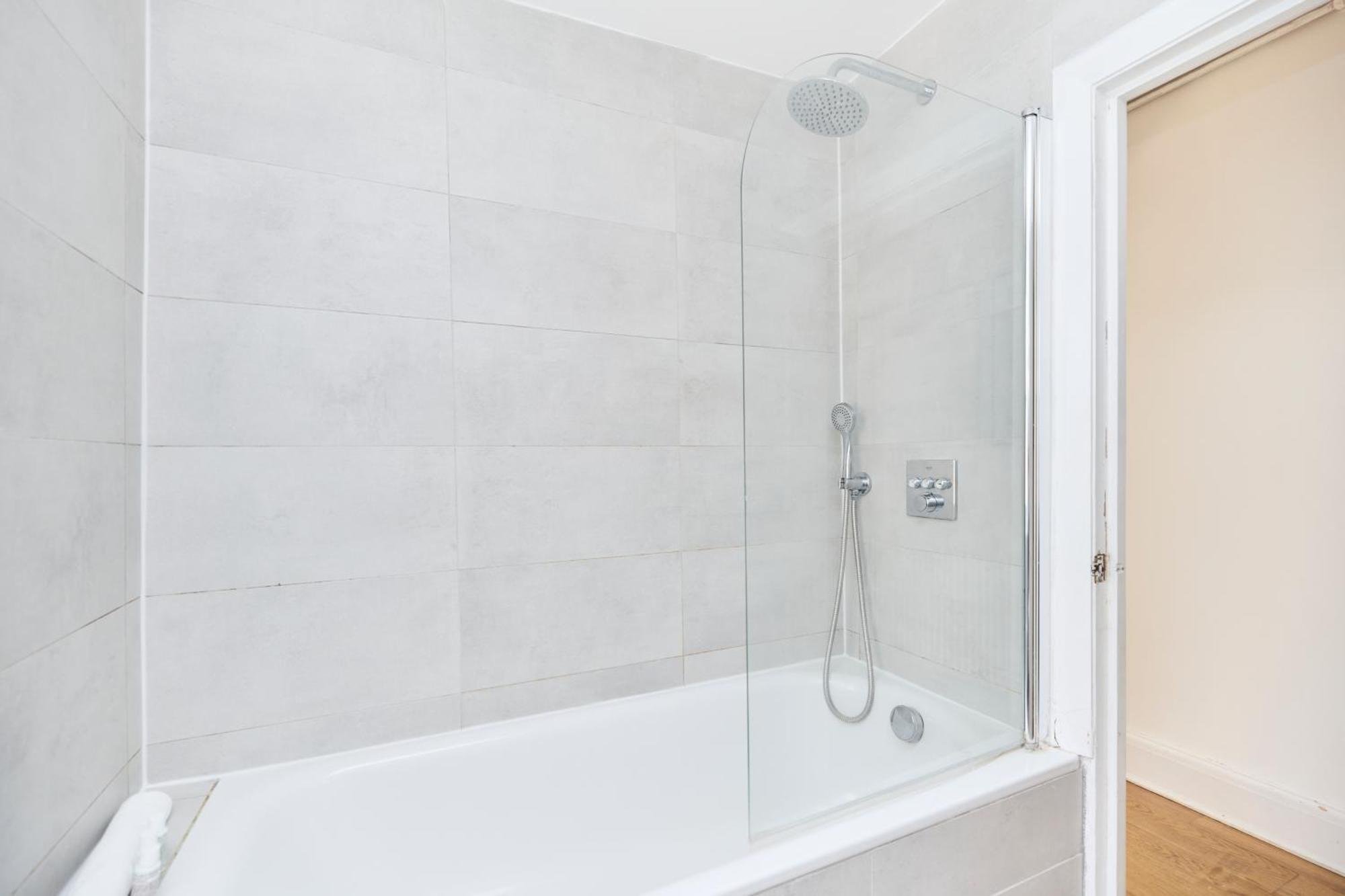 The Waterlow Park Wonder - Trendy 2bdr With Study And Patio Appartement Londen