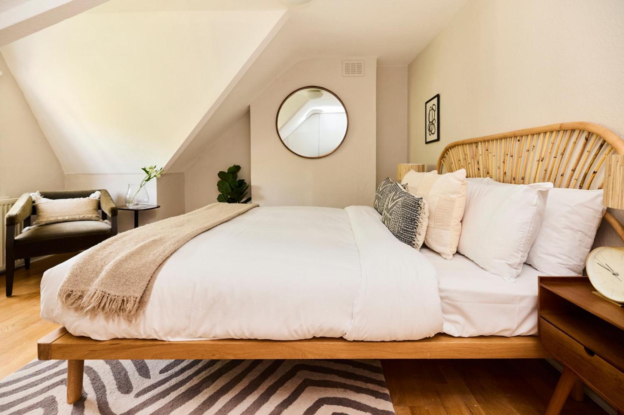 The Waterlow Park Wonder - Trendy 2bdr With Study And Patio *