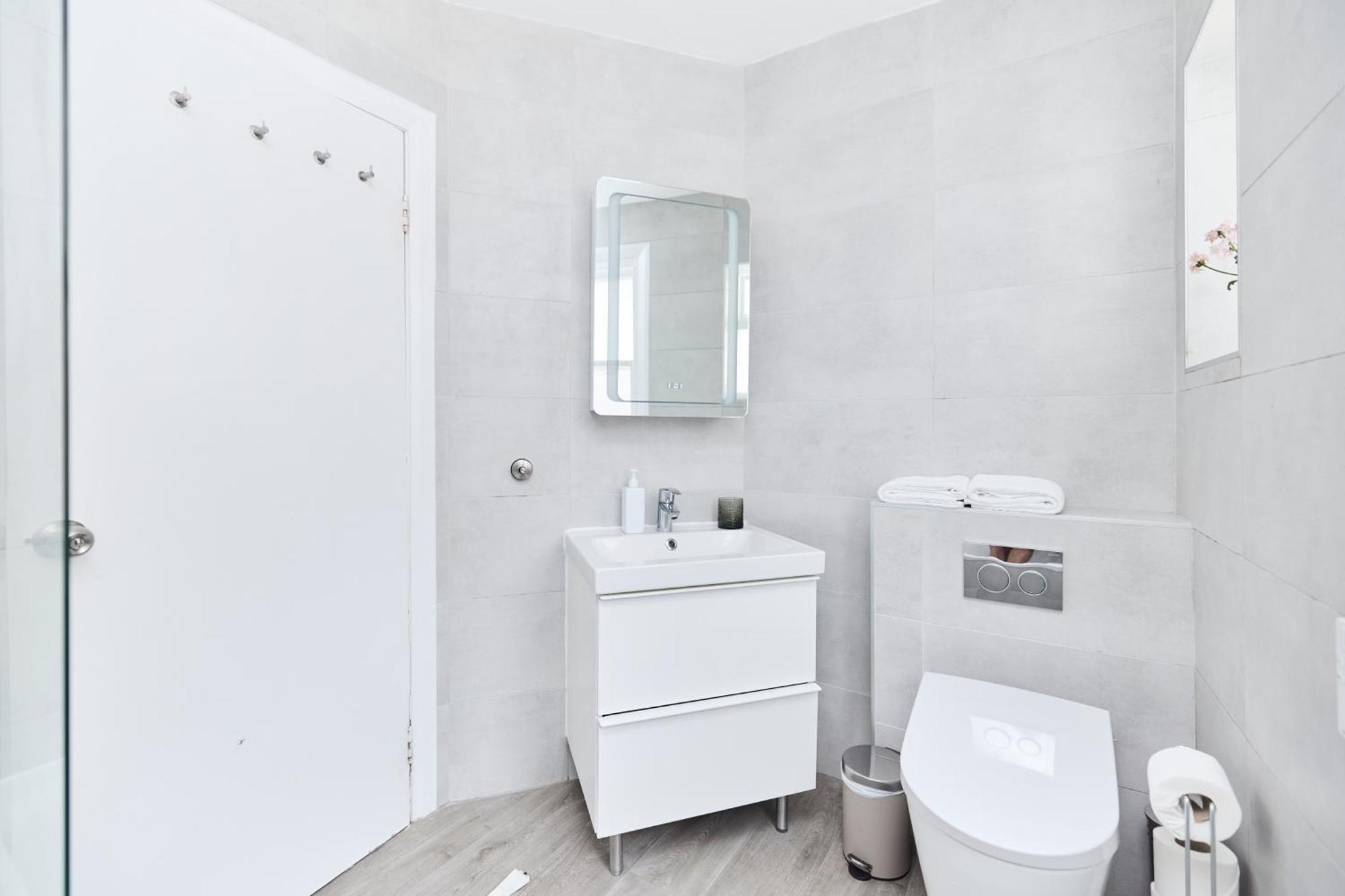 The Waterlow Park Wonder - Trendy 2bdr With Study And Patio *