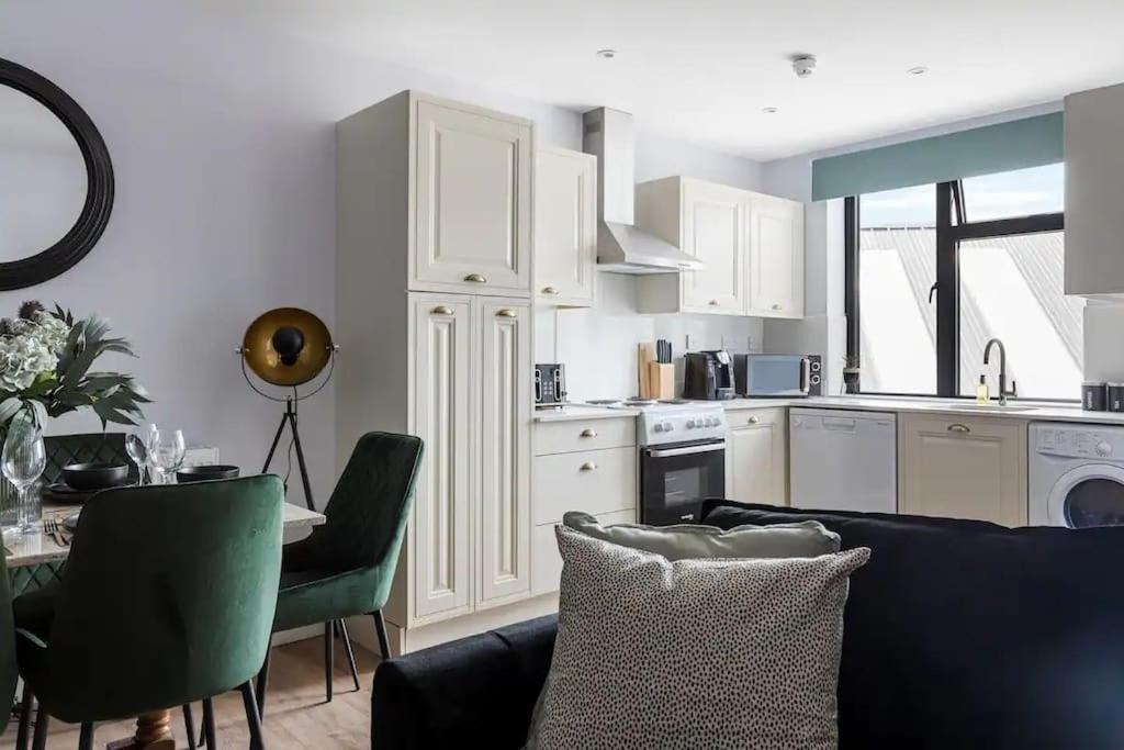 Chic Getaway 10 Mins To Wembley Apartment London