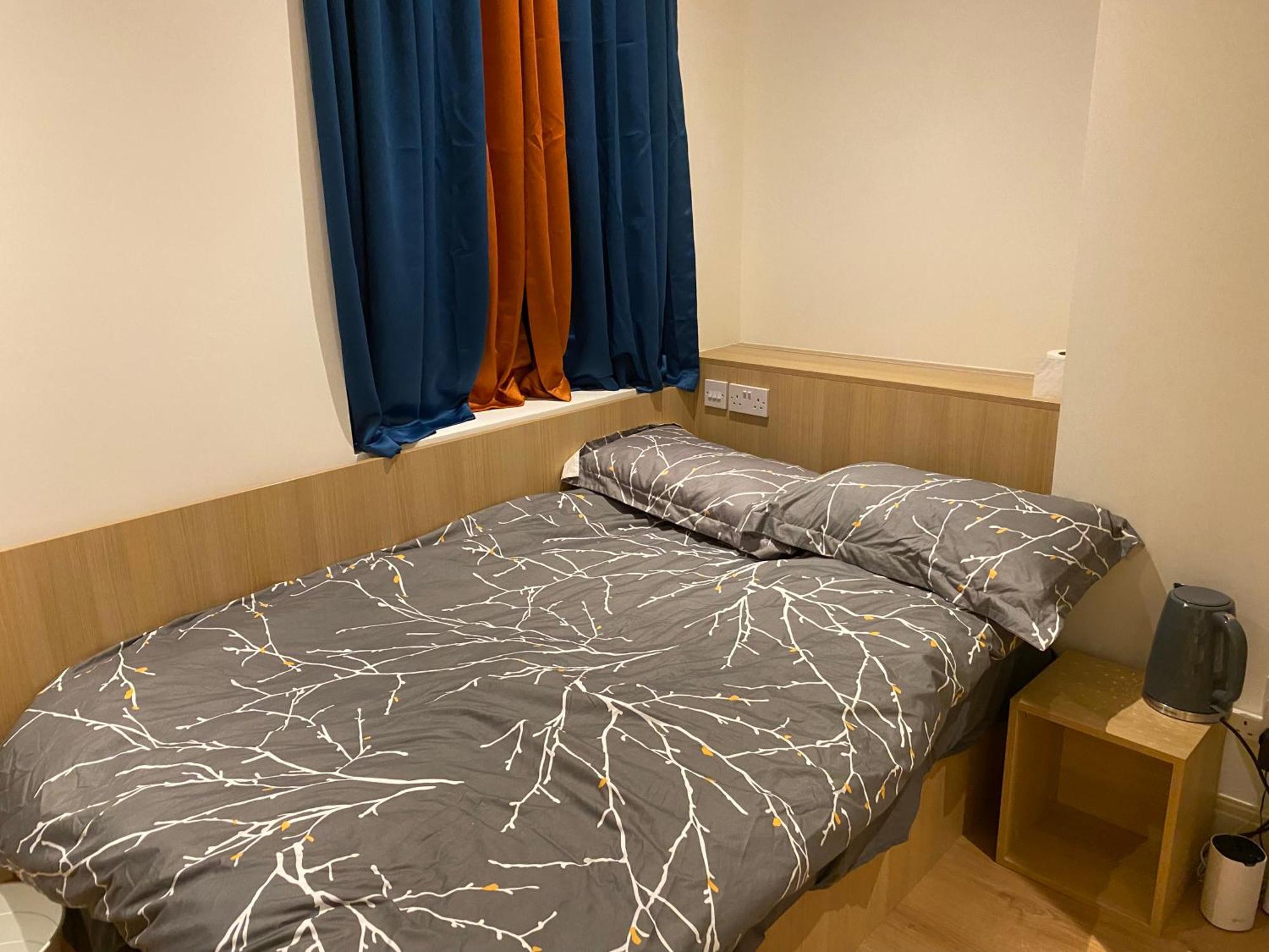 Guest house Not Very Quiet But Location London