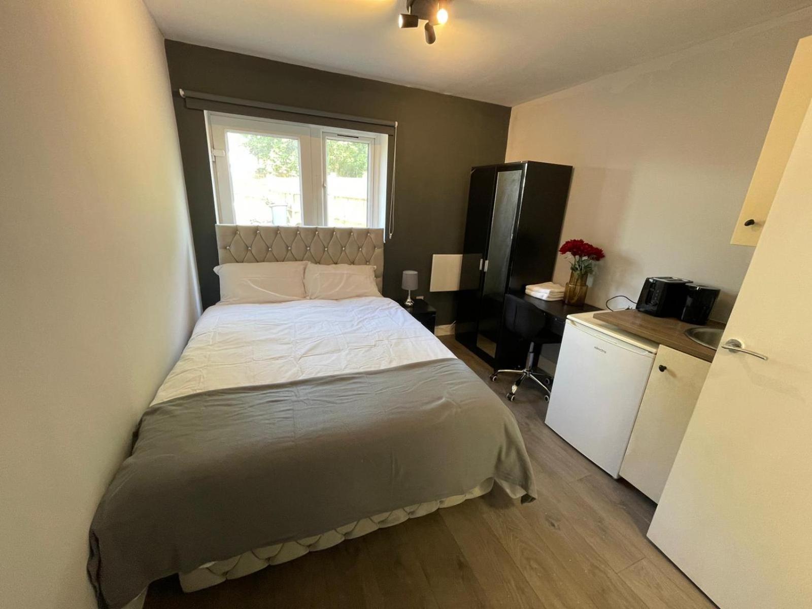 Letzi Private En-suite Near Wembley * London