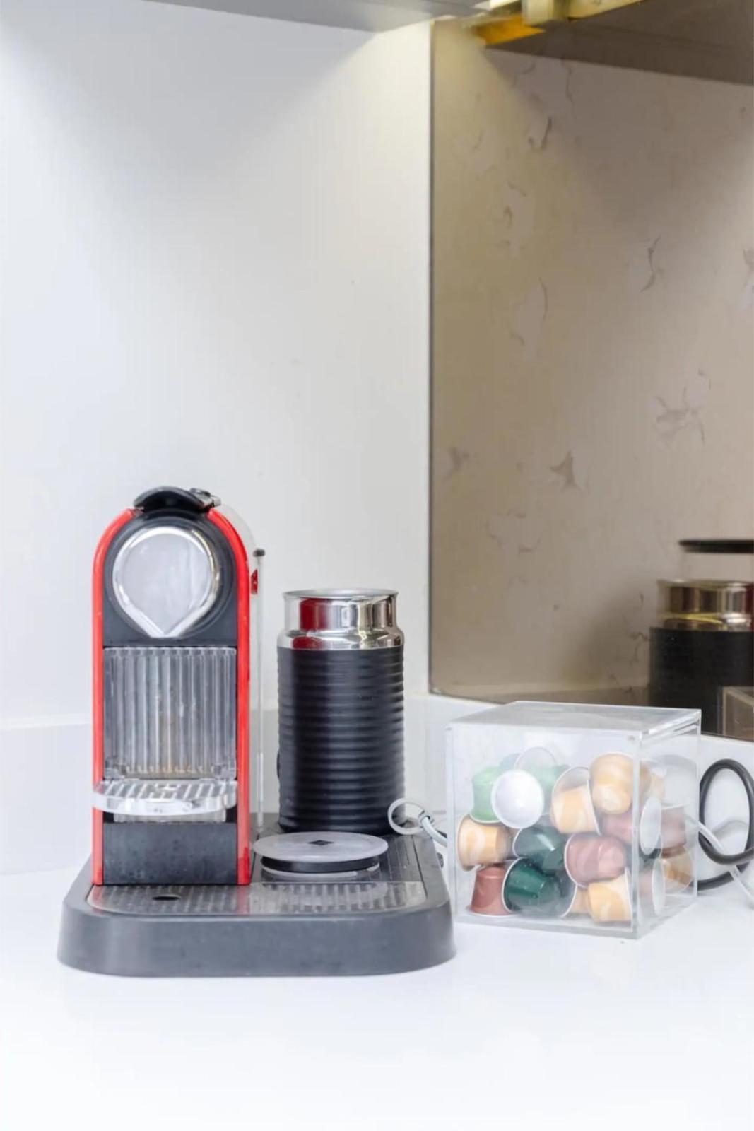 Sleek & Spacious 2bd Flat - Clapham *
