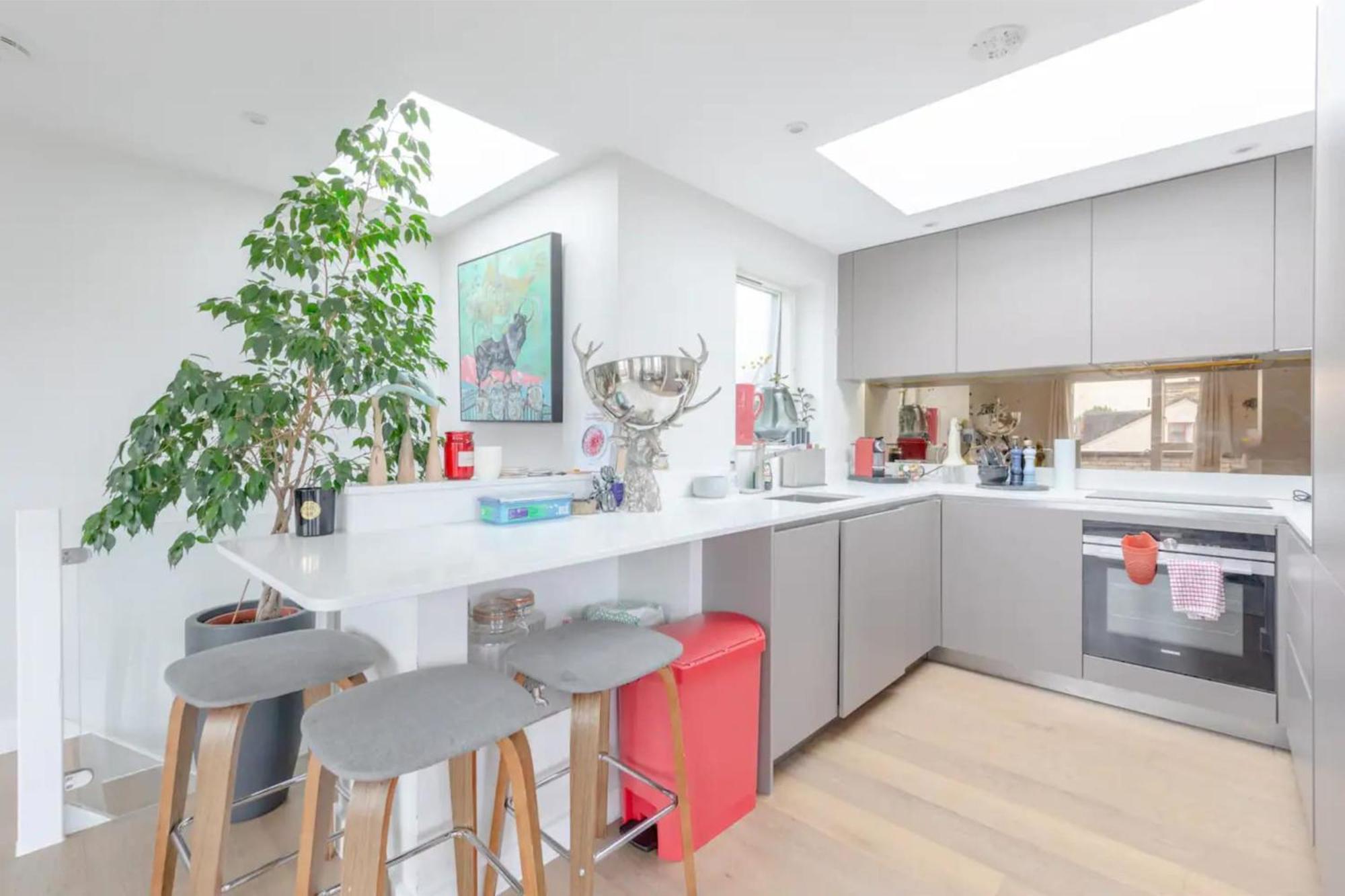 Sleek & Spacious 2bd Flat - Clapham Apartment