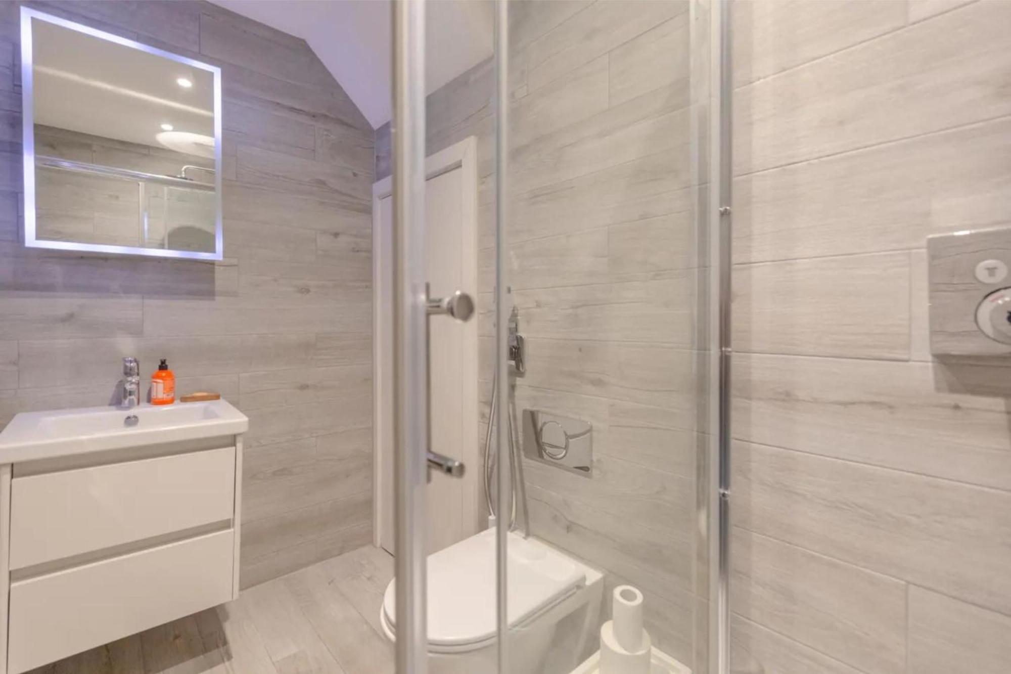 Apartment Sleek & Spacious 2bd Flat - Clapham *