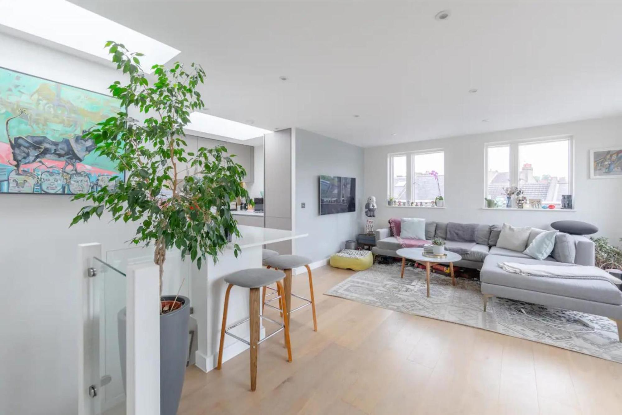 Sleek & Spacious 2bd Flat - Clapham