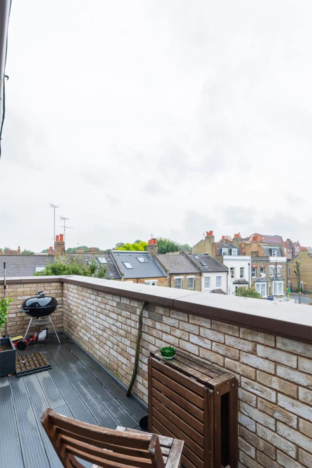 Sleek & Spacious 2bd Flat - Clapham Apartment London