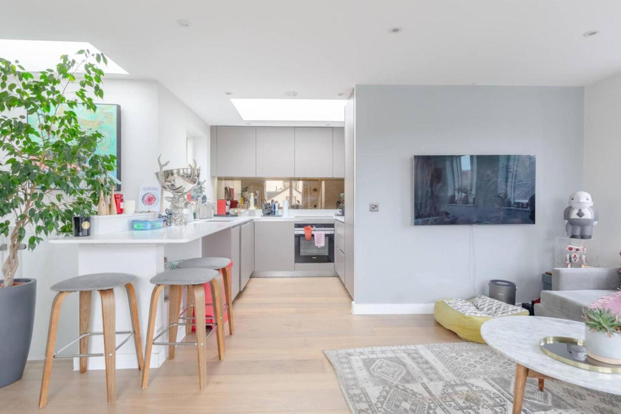 Sleek & Spacious 2bd Flat - Clapham