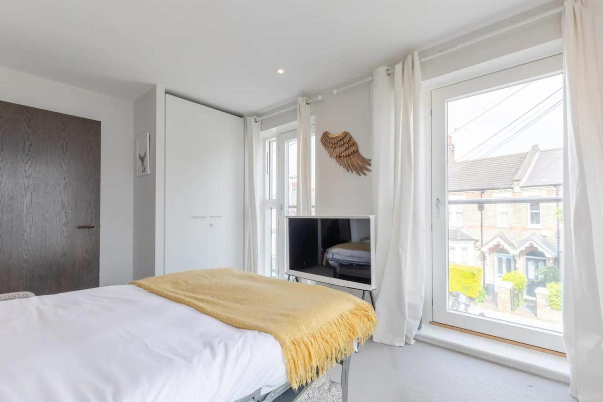 Apartment Sleek & Spacious 2bd Flat - Clapham London