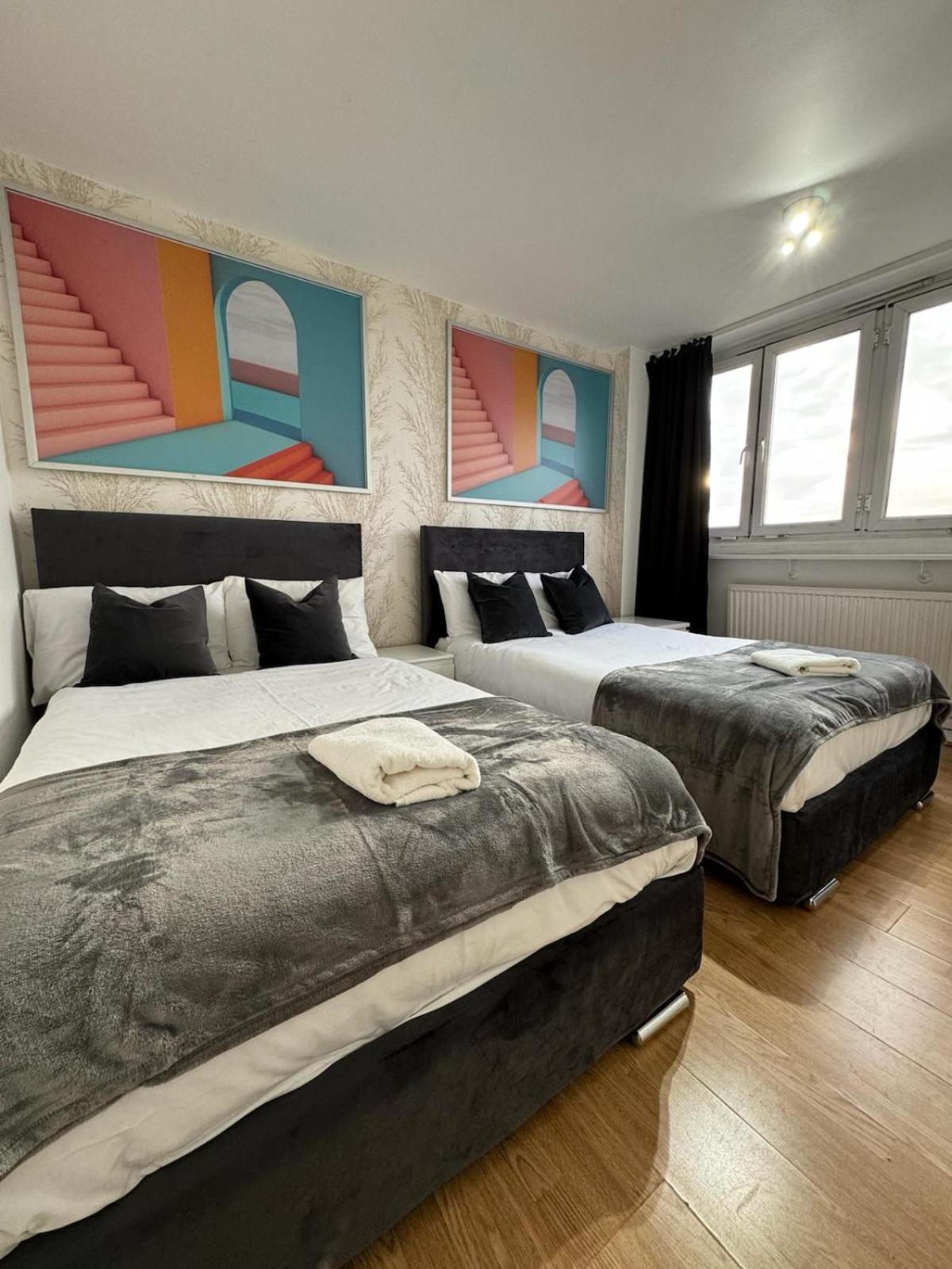 Two Bedroom Edgware Road Apartment *