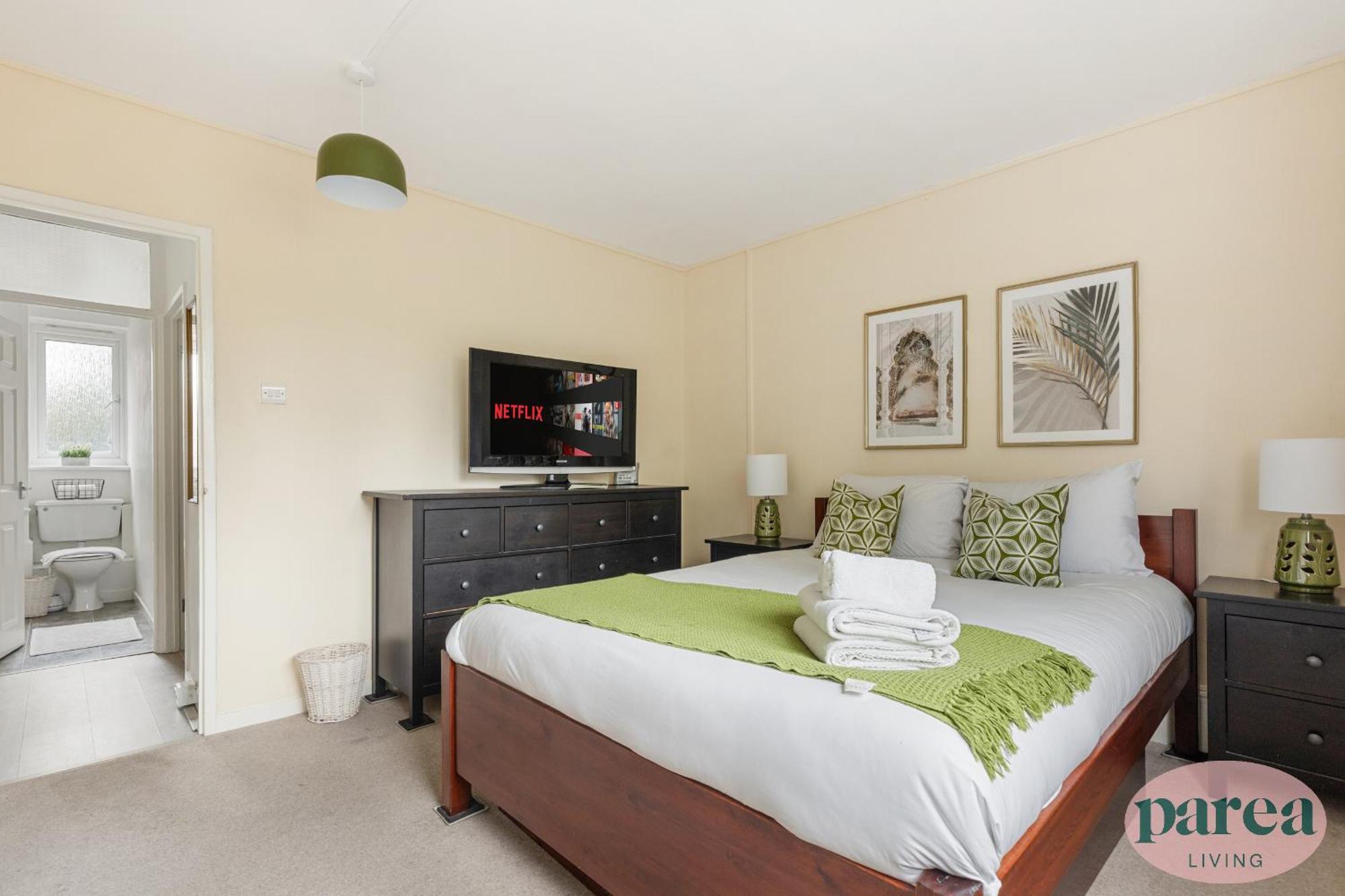 Parea Living - Cosy Flat With Skyline Views Beside Canary Wharf London