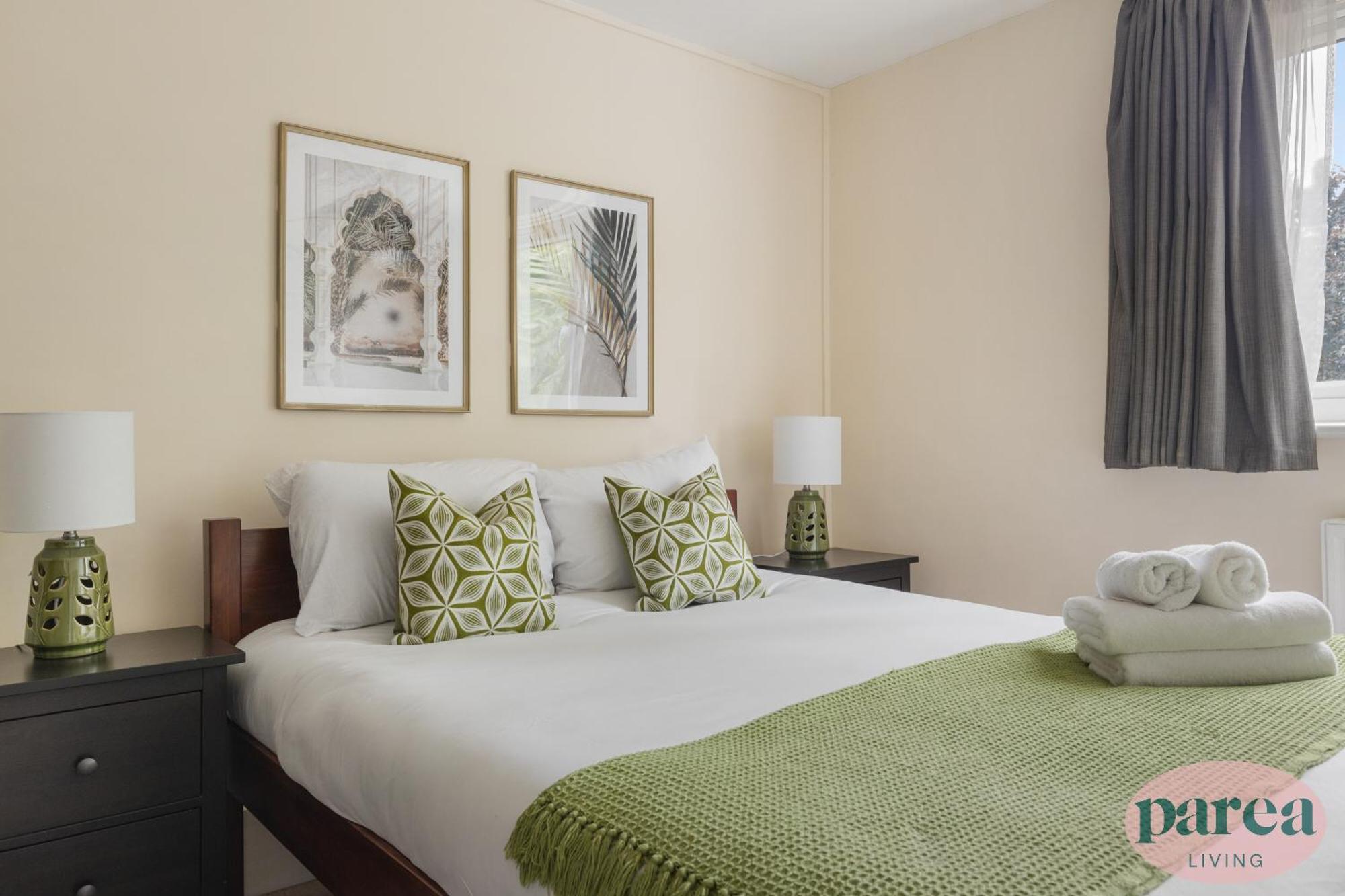 Parea Living - Cosy Flat With Skyline Views Beside Canary Wharf Apartment *