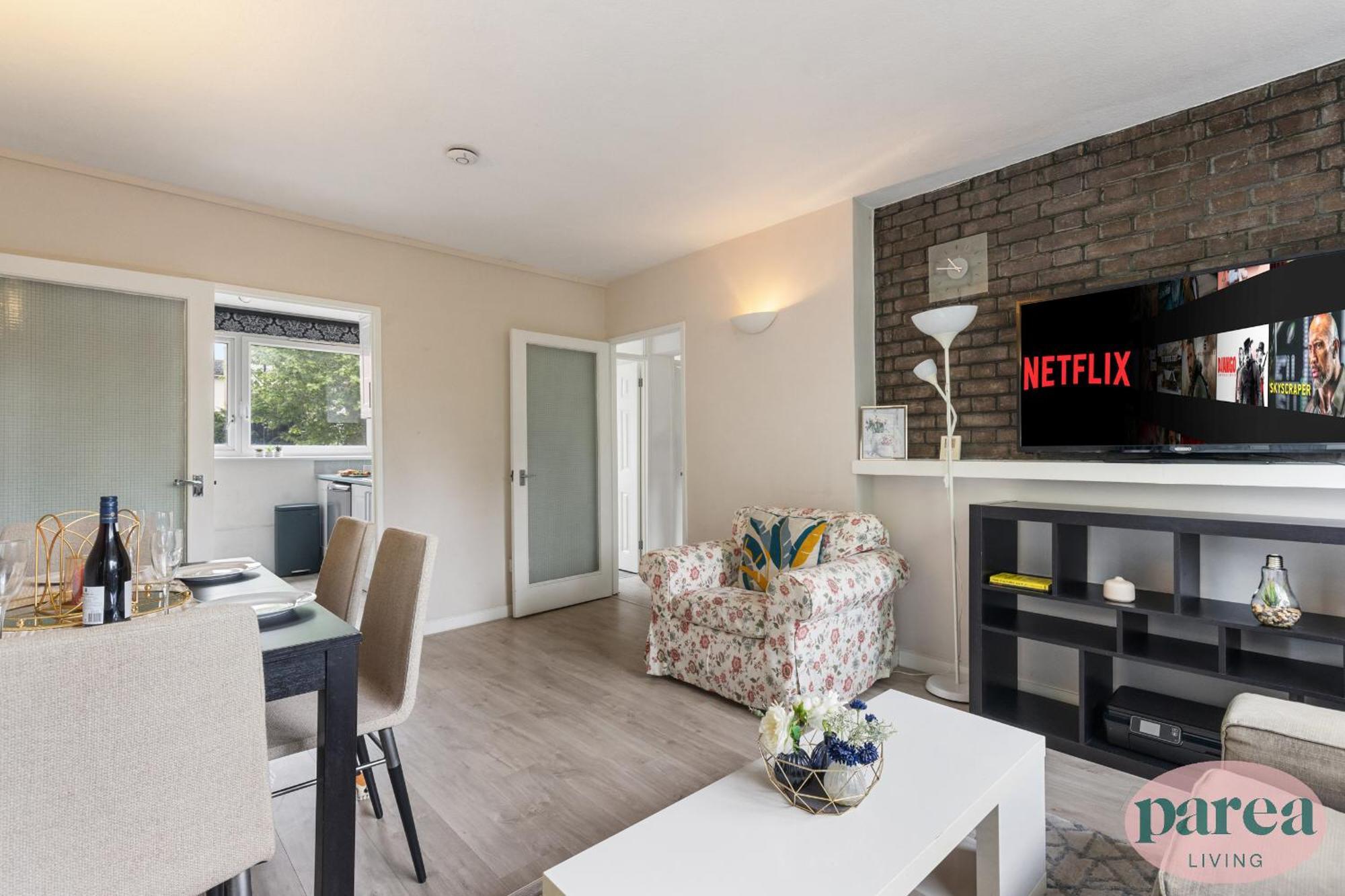 Parea Living - Cosy Flat With Skyline Views Beside Canary Wharf Apartment *