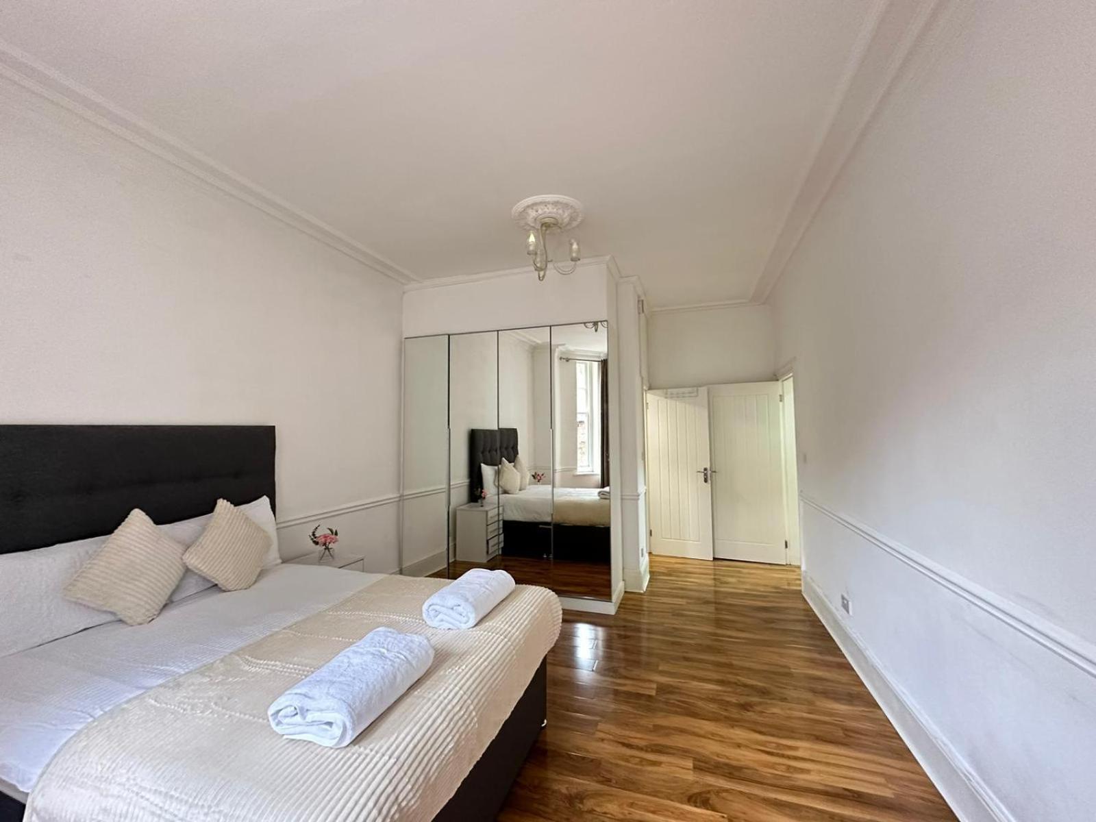 Oxford Street Four Bedroom Luxury *