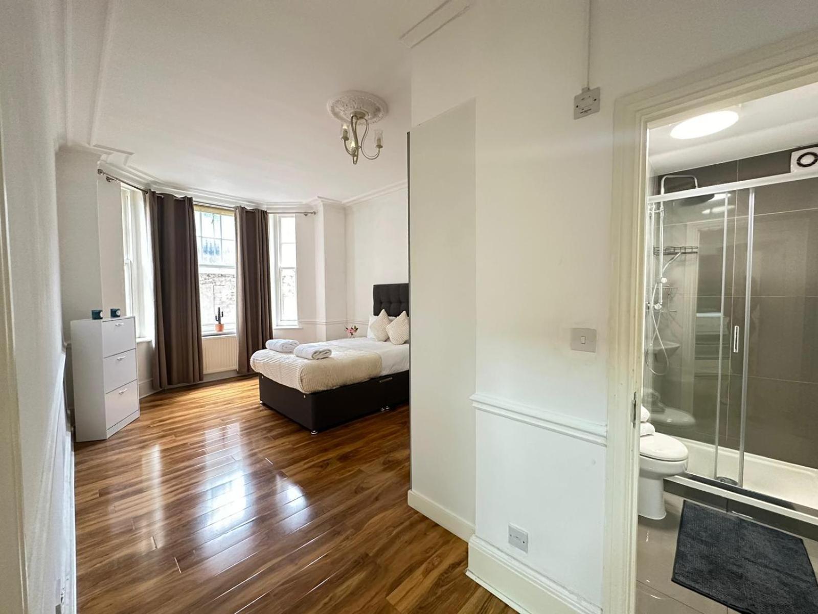 Oxford Street Four Bedroom Luxury Villa *