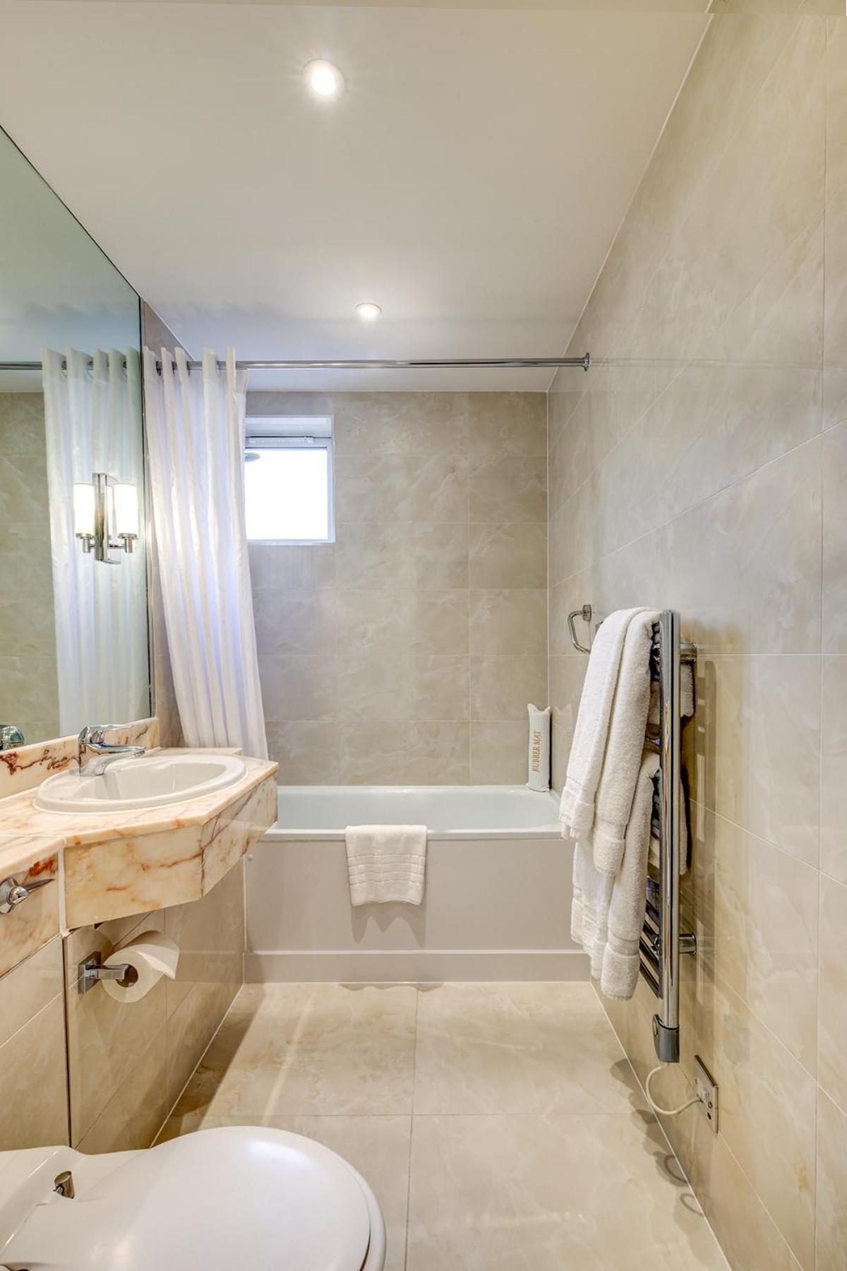 The Rathbone Hotel, Fitzrovia Hotell 4*