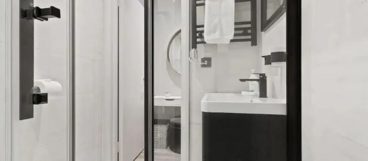 73 Oakley Square Apartment *