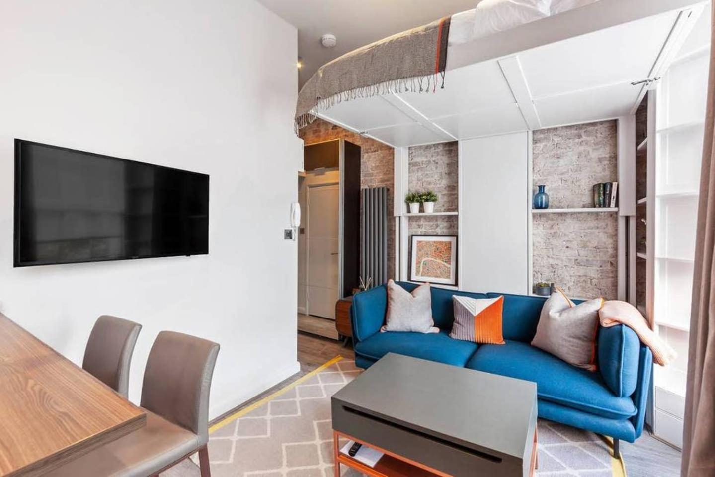 73 Oakley Square Apartment